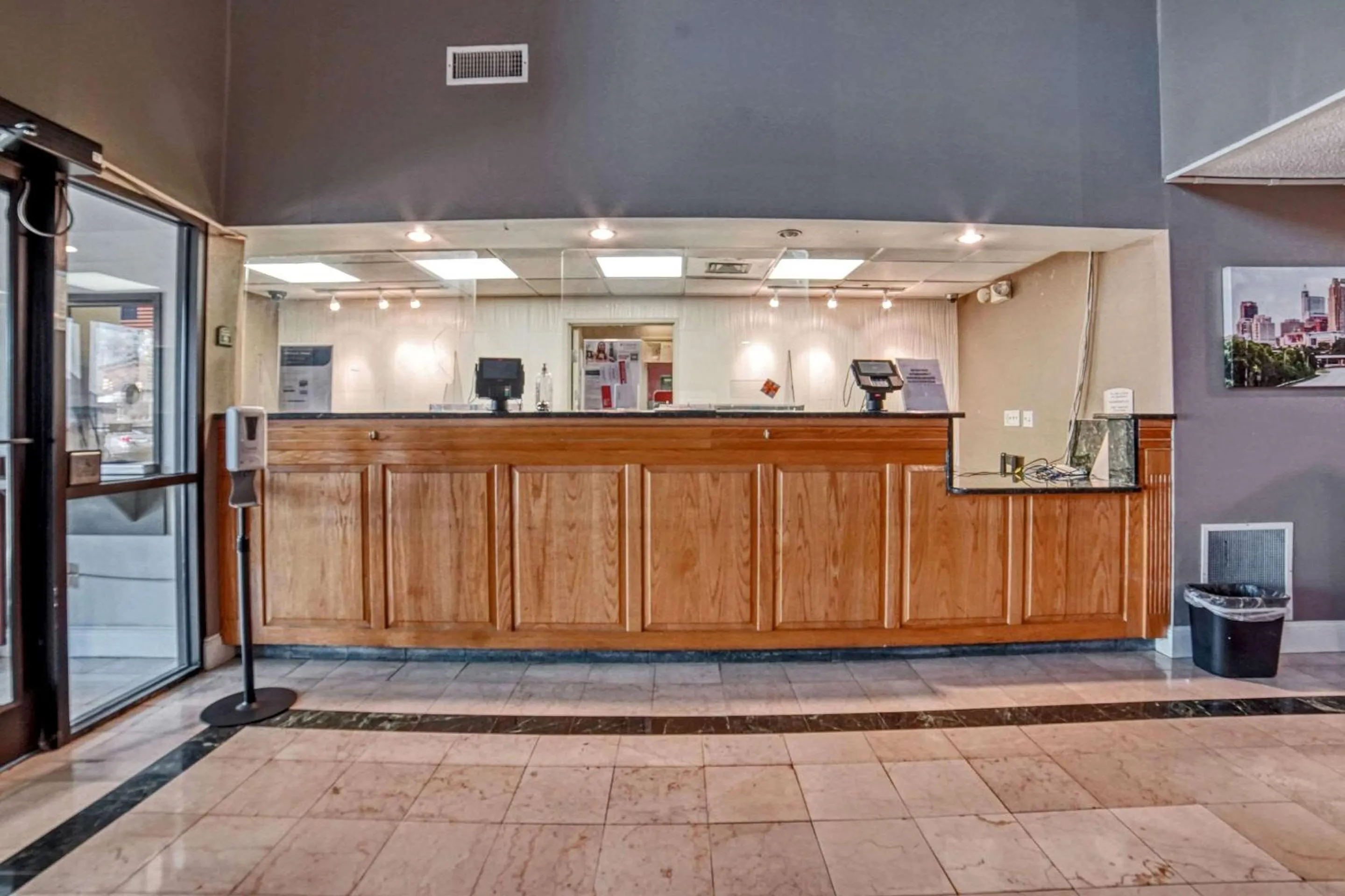 Lobby or reception in Econo Lodge Raleigh near Walnut Creek Amphitheatre