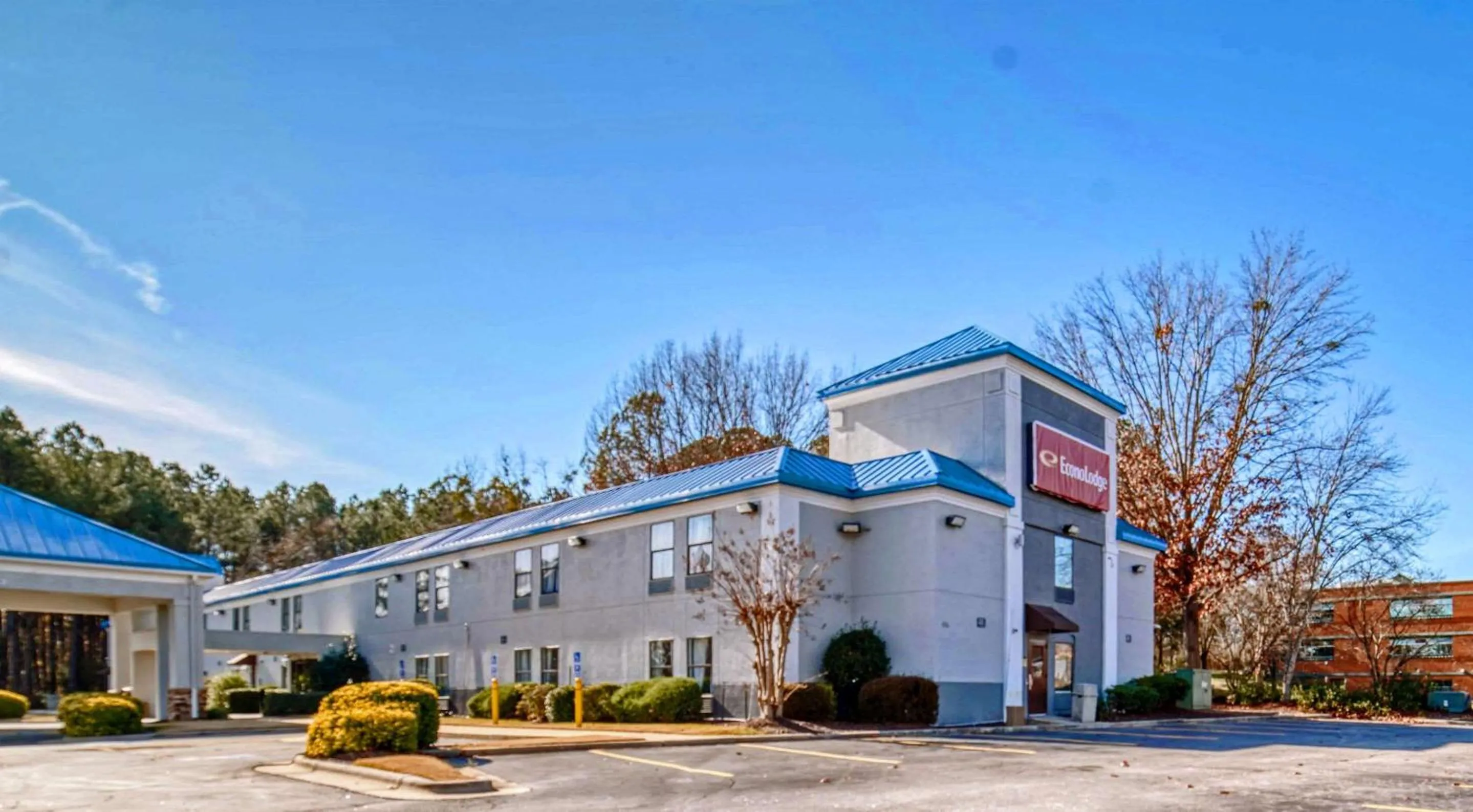 Property building in Econo Lodge Raleigh near Walnut Creek Amphitheatre