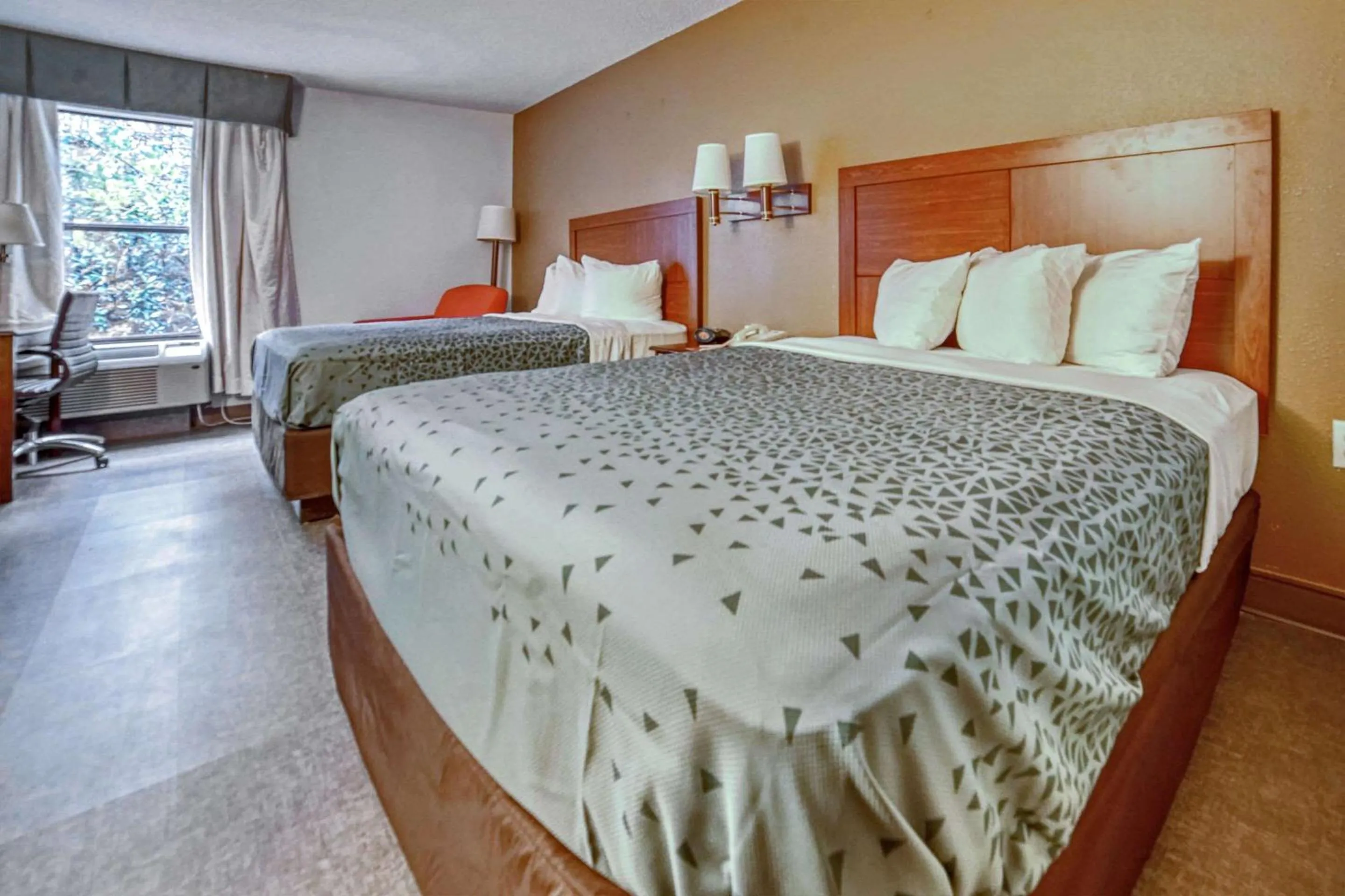 Bedroom, Bed in Econo Lodge Raleigh near Walnut Creek Amphitheatre