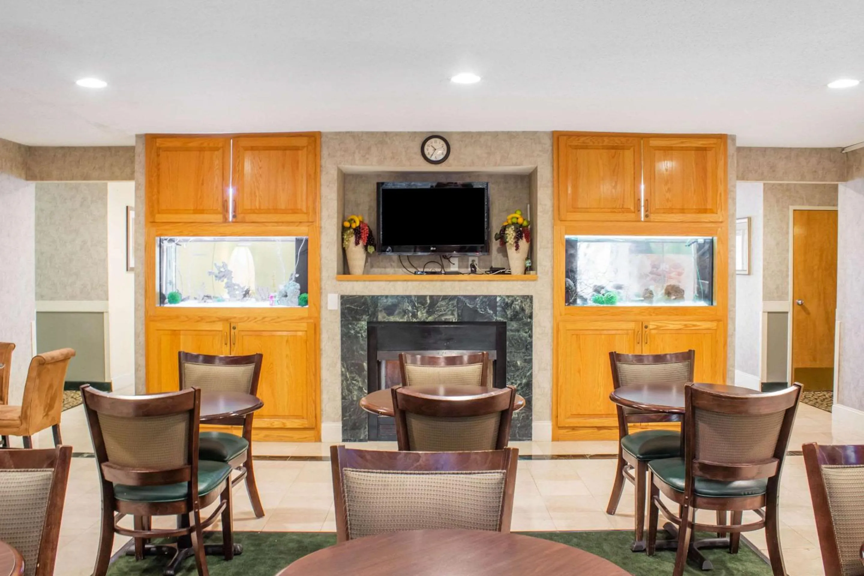 Breakfast in Econo Lodge Raleigh near Walnut Creek Amphitheatre