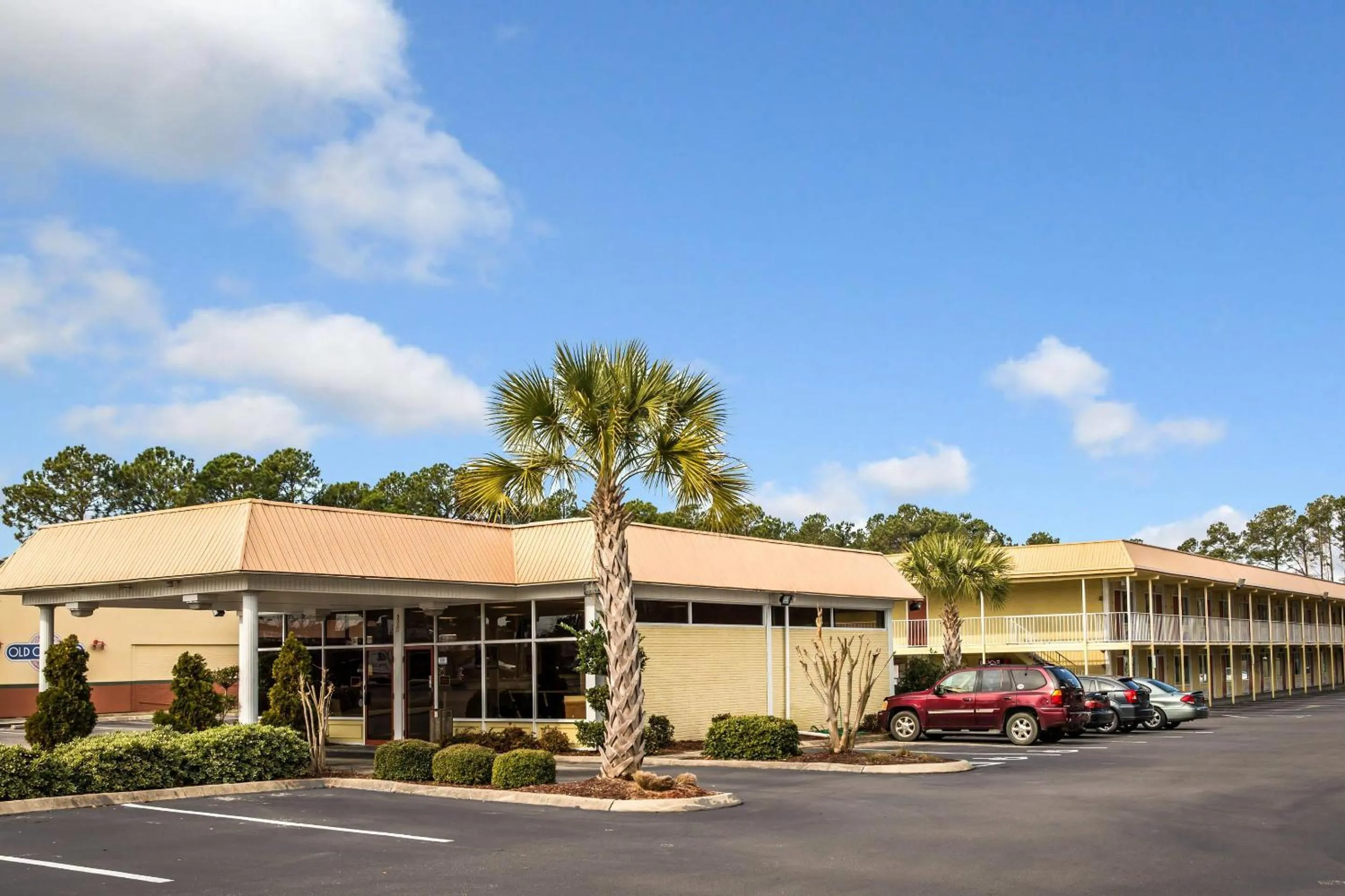Property building in Rodeway Inn & Suites Wilmington North