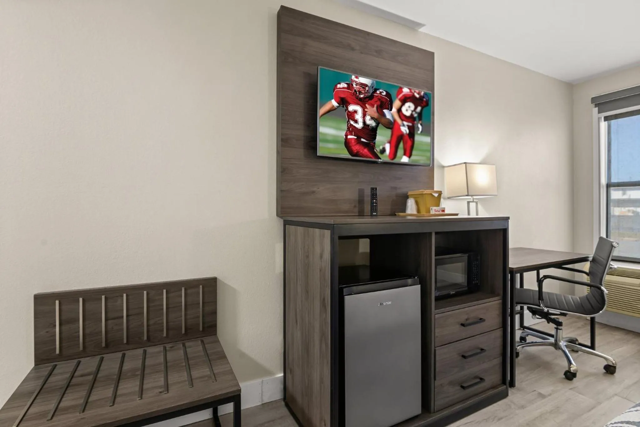 Photo of the whole room in Red Roof Inn Washington, NC