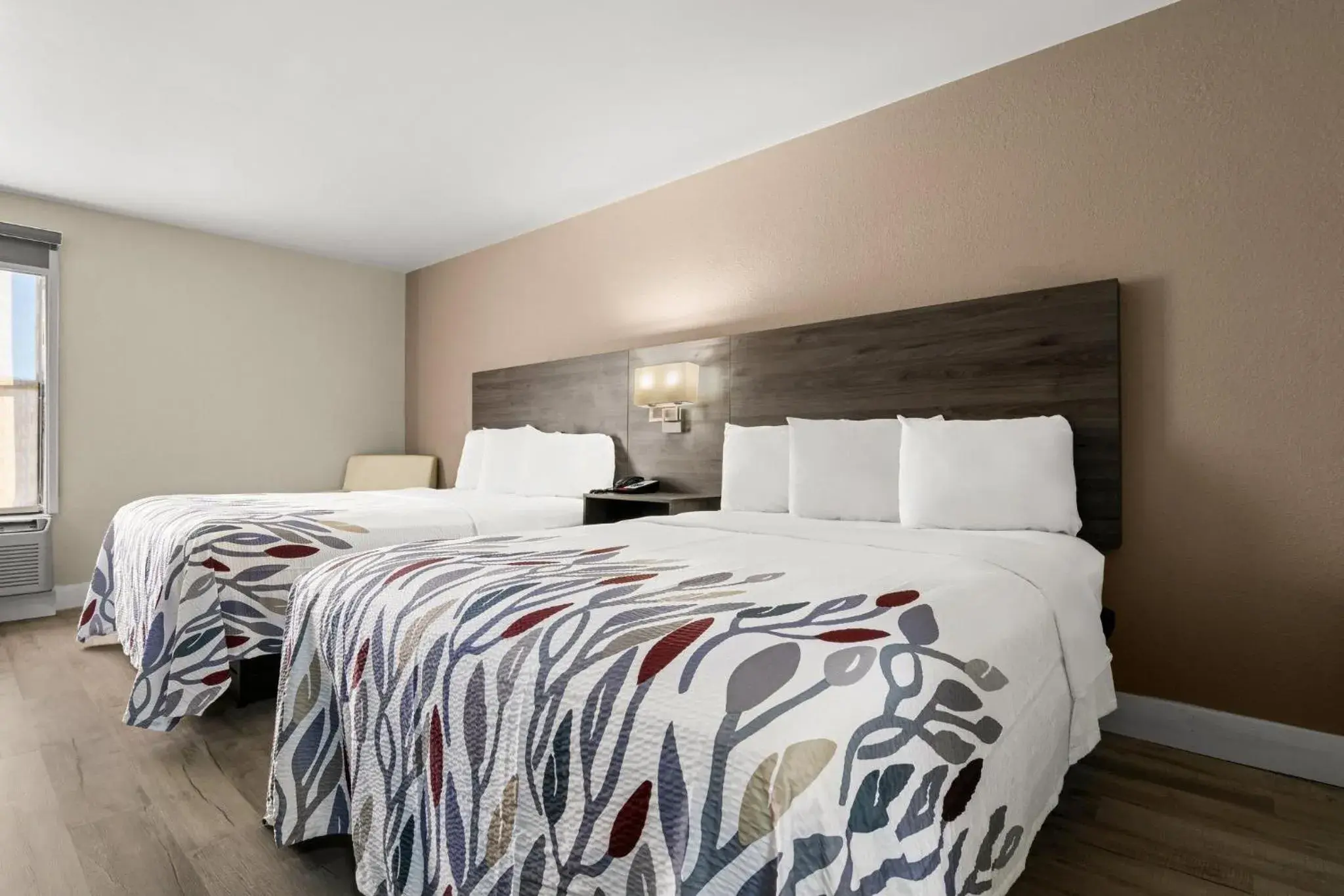 Deluxe Room with Two Queen Beds Non-Smoking in Red Roof Inn Washington, NC Deluxe Room with Two Queen Beds Non-Smoking in Red Roof Inn Washington, NC