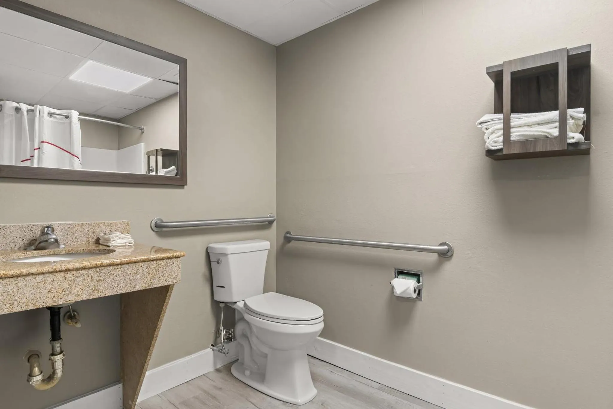 Bathroom in Red Roof Inn Washington, NC