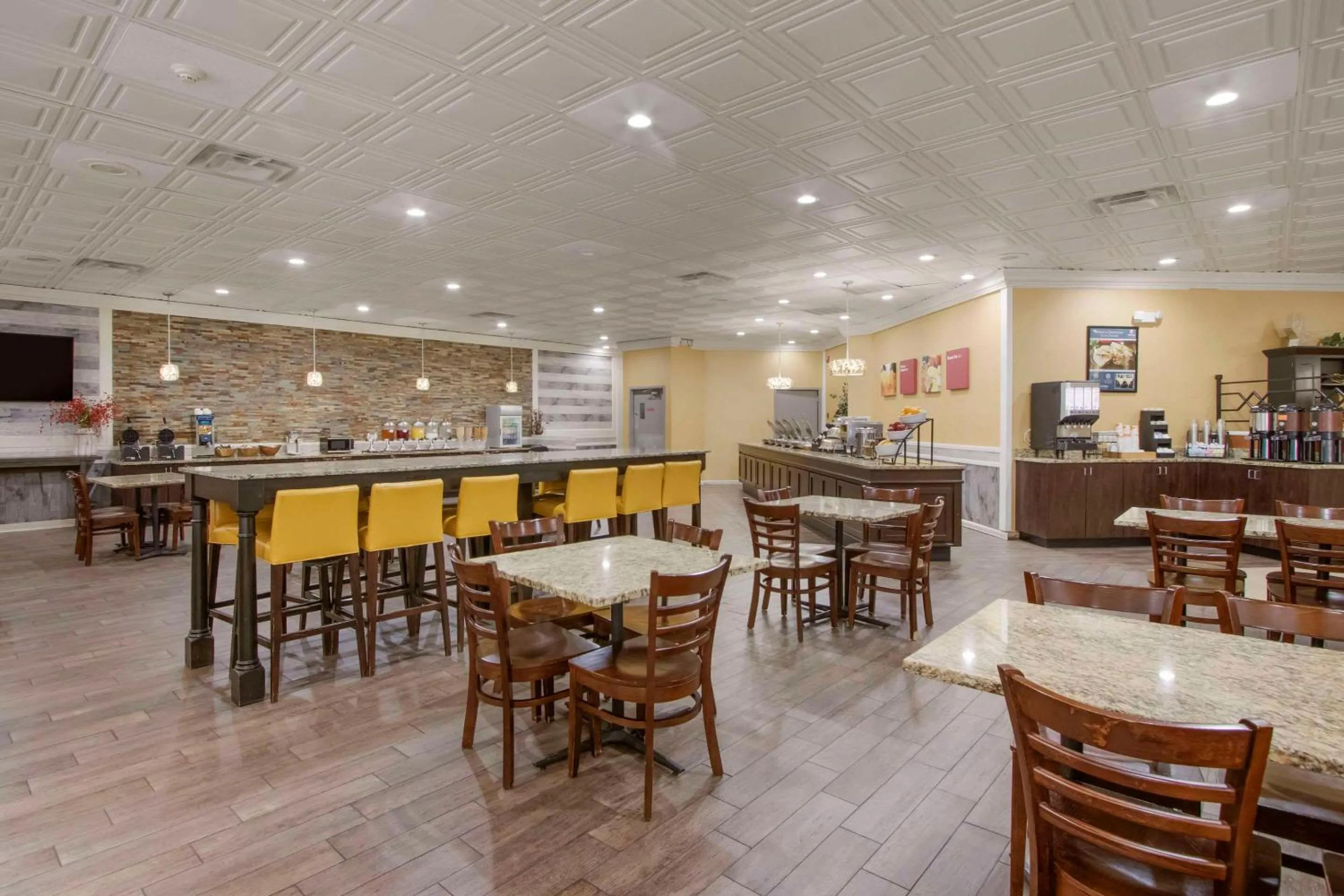 Breakfast in Clarion Inn Asheville Airport