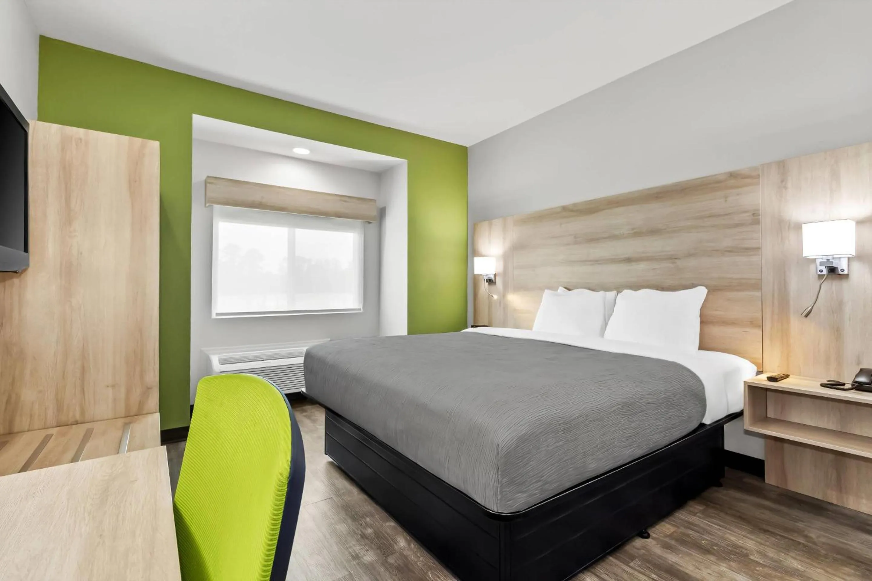 Bedroom, Bed in Quality Inn Shallotte near Ocean Isle Beach