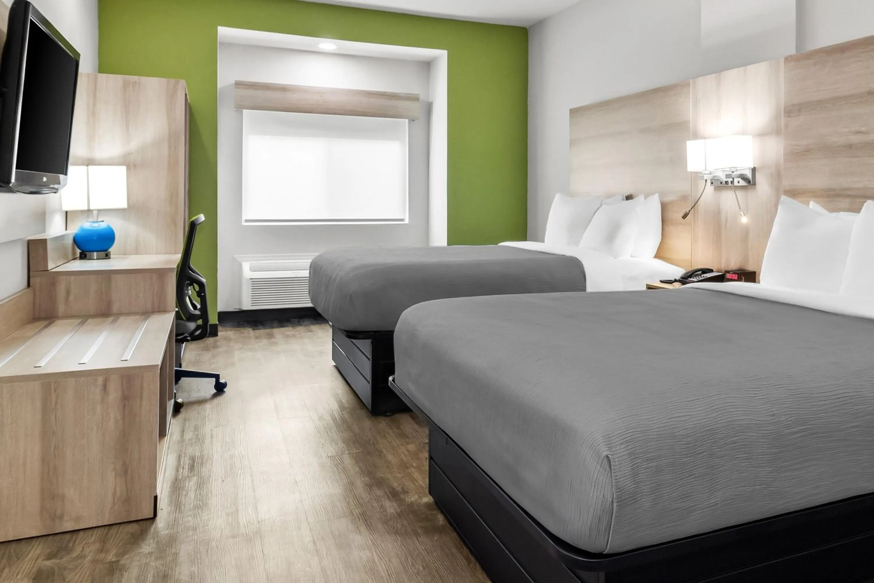 Guests, Bed in Quality Inn Shallotte near Ocean Isle Beach