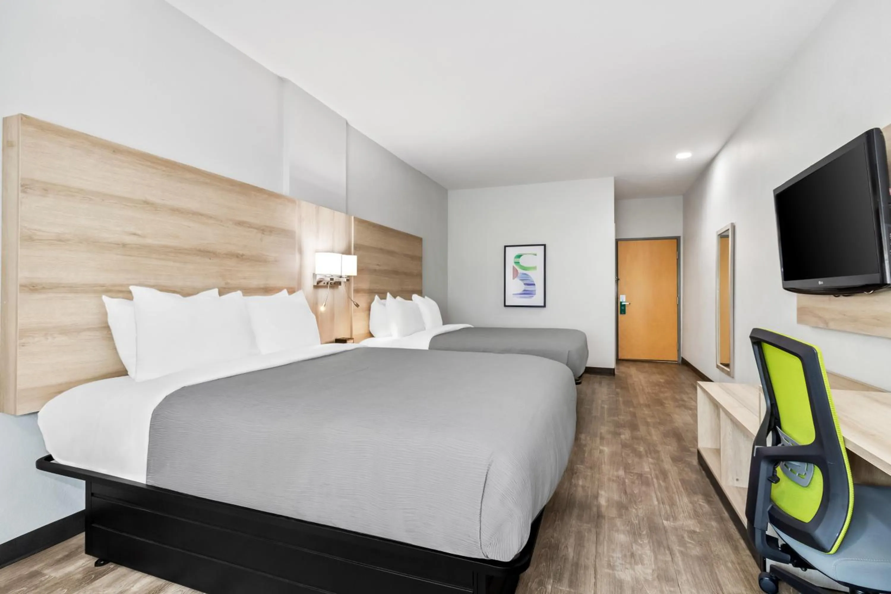 Guests, Bed in Quality Inn Shallotte near Ocean Isle Beach