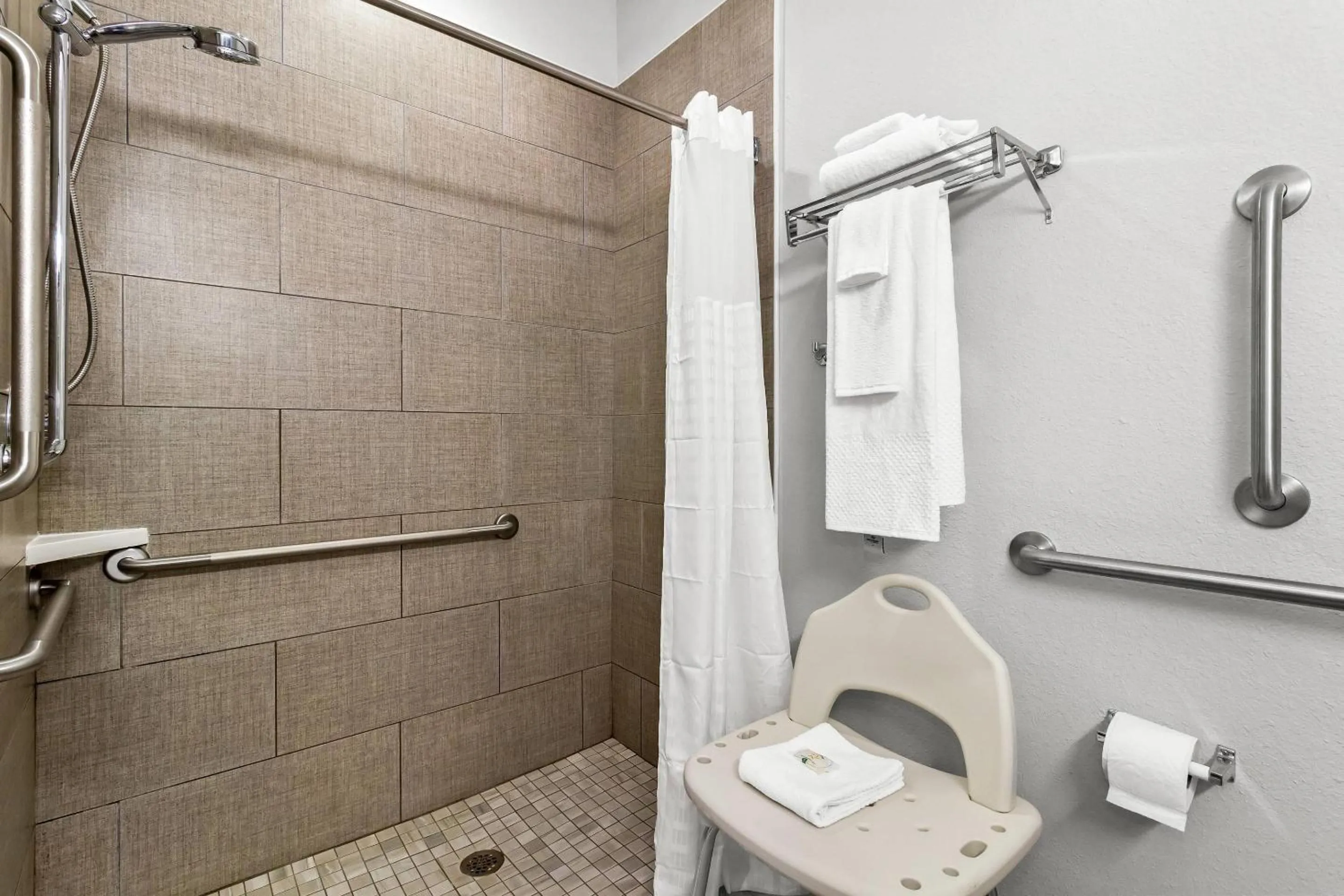 Bedroom in Quality Inn Shallotte near Ocean Isle Beach