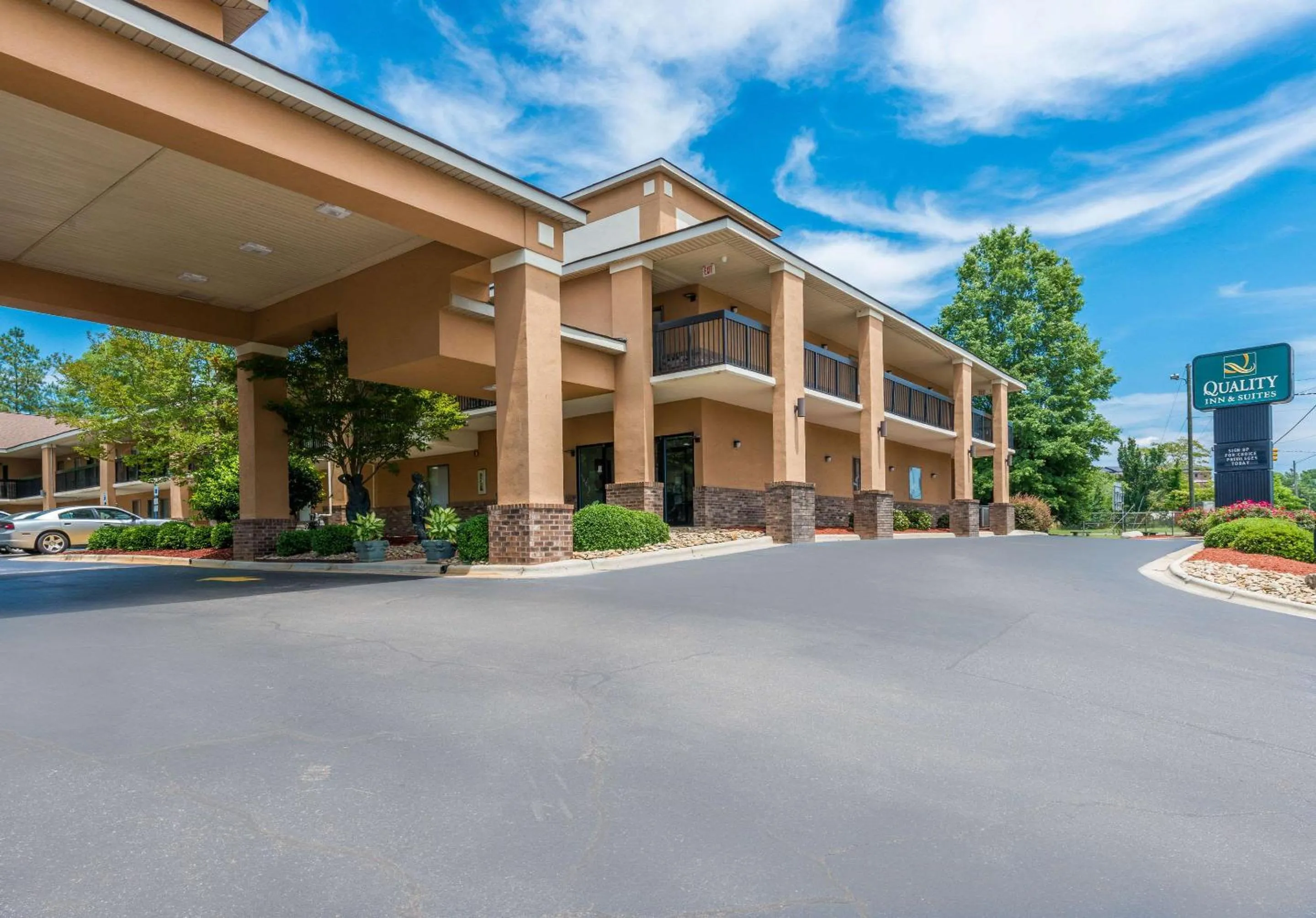 Property building in Quality Inn & Suites Rockingham