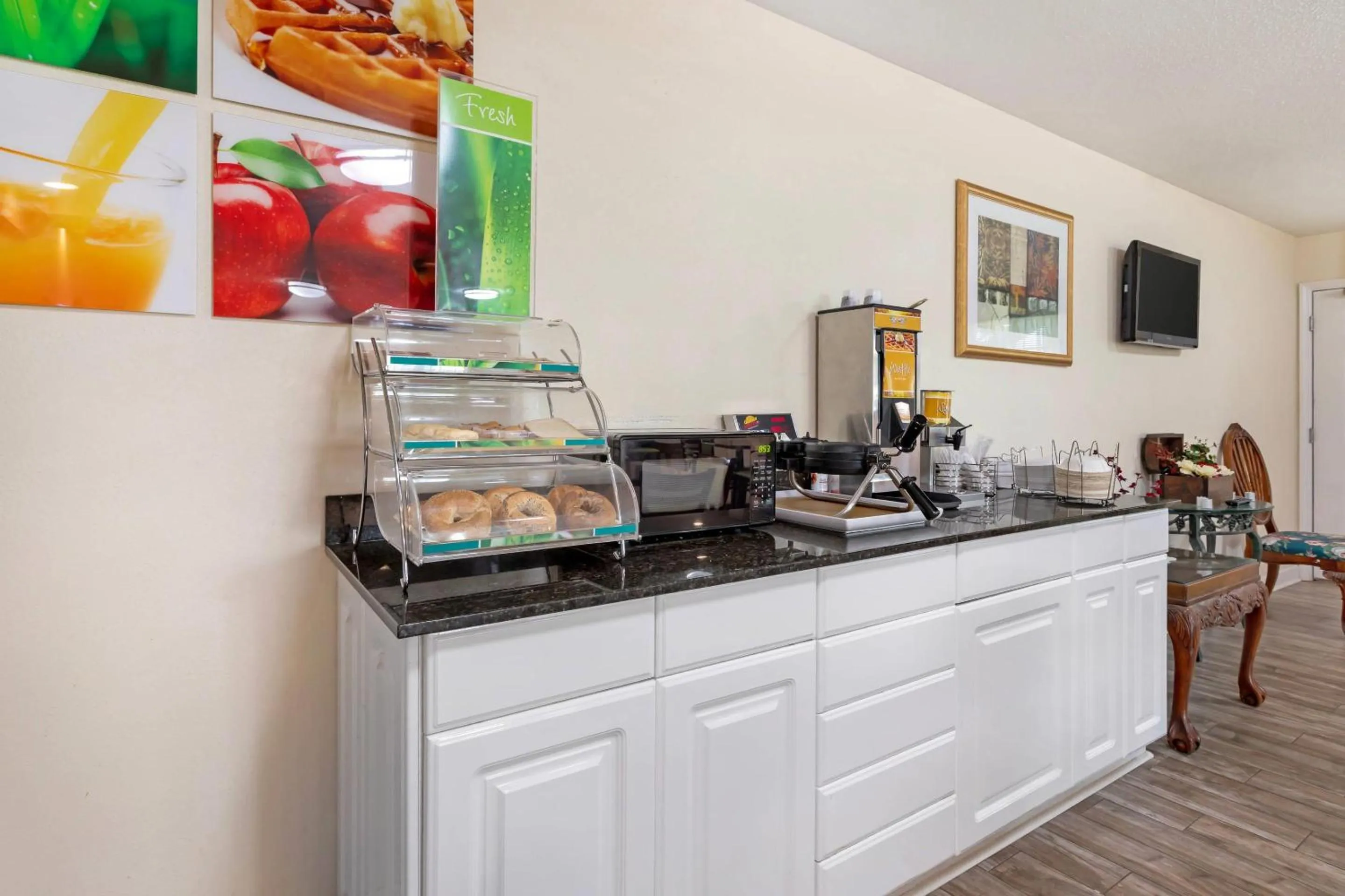 Breakfast in Quality Inn Andrews