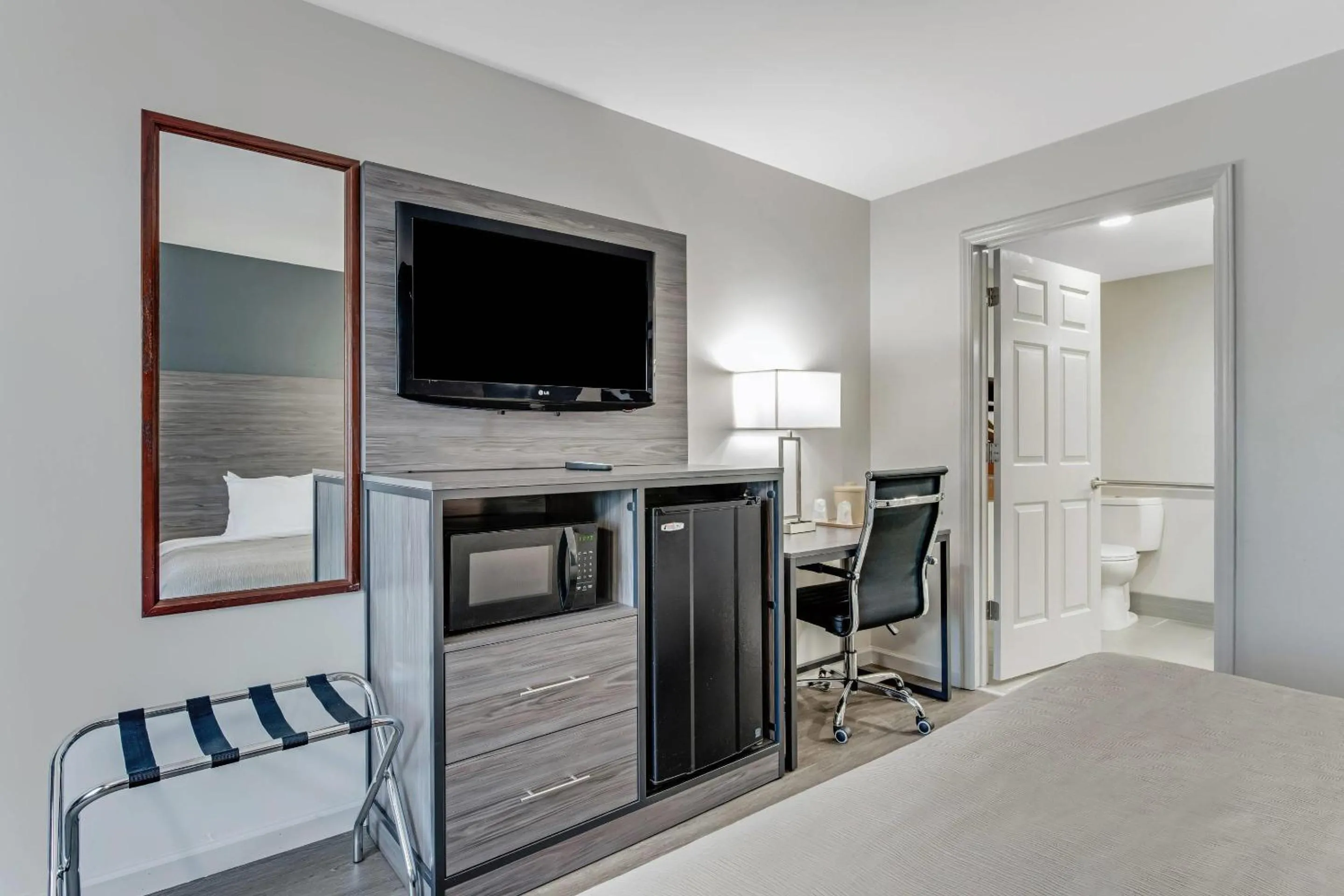 Bedroom, Bed in Quality Inn Laurinburg