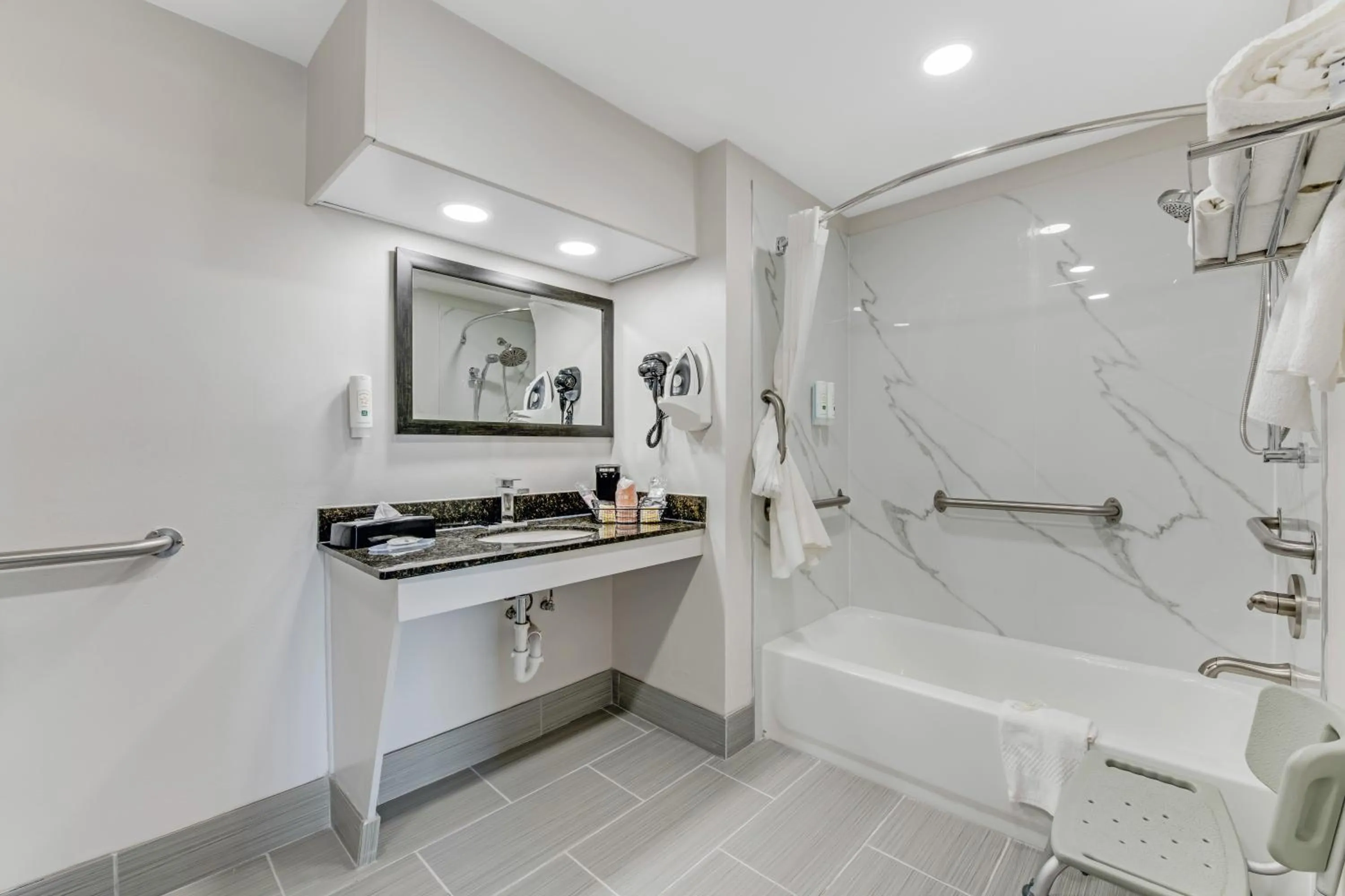 Bathroom in Quality Inn Laurinburg