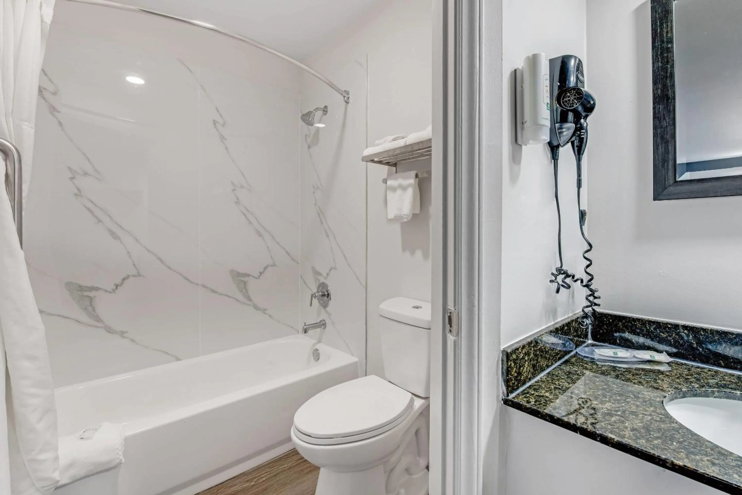 Bedroom in Quality Inn Laurinburg