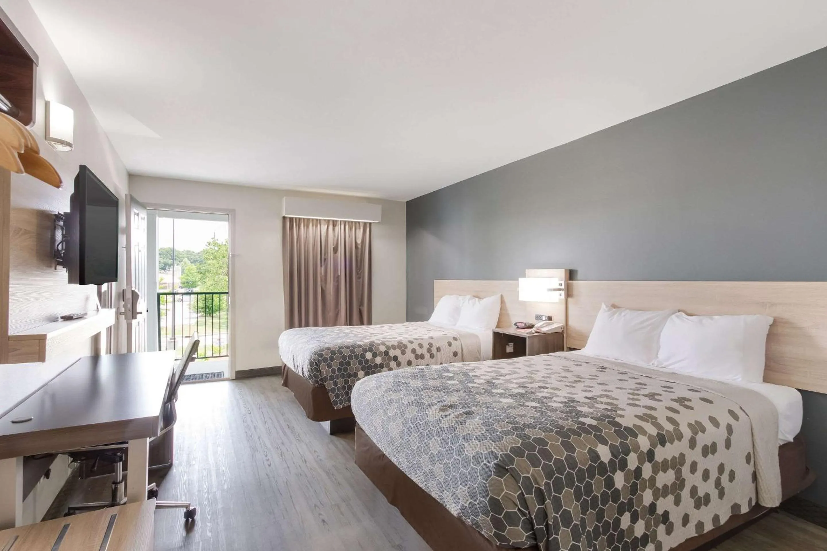 Bedroom, Bed in Econo Lodge Greenville near University