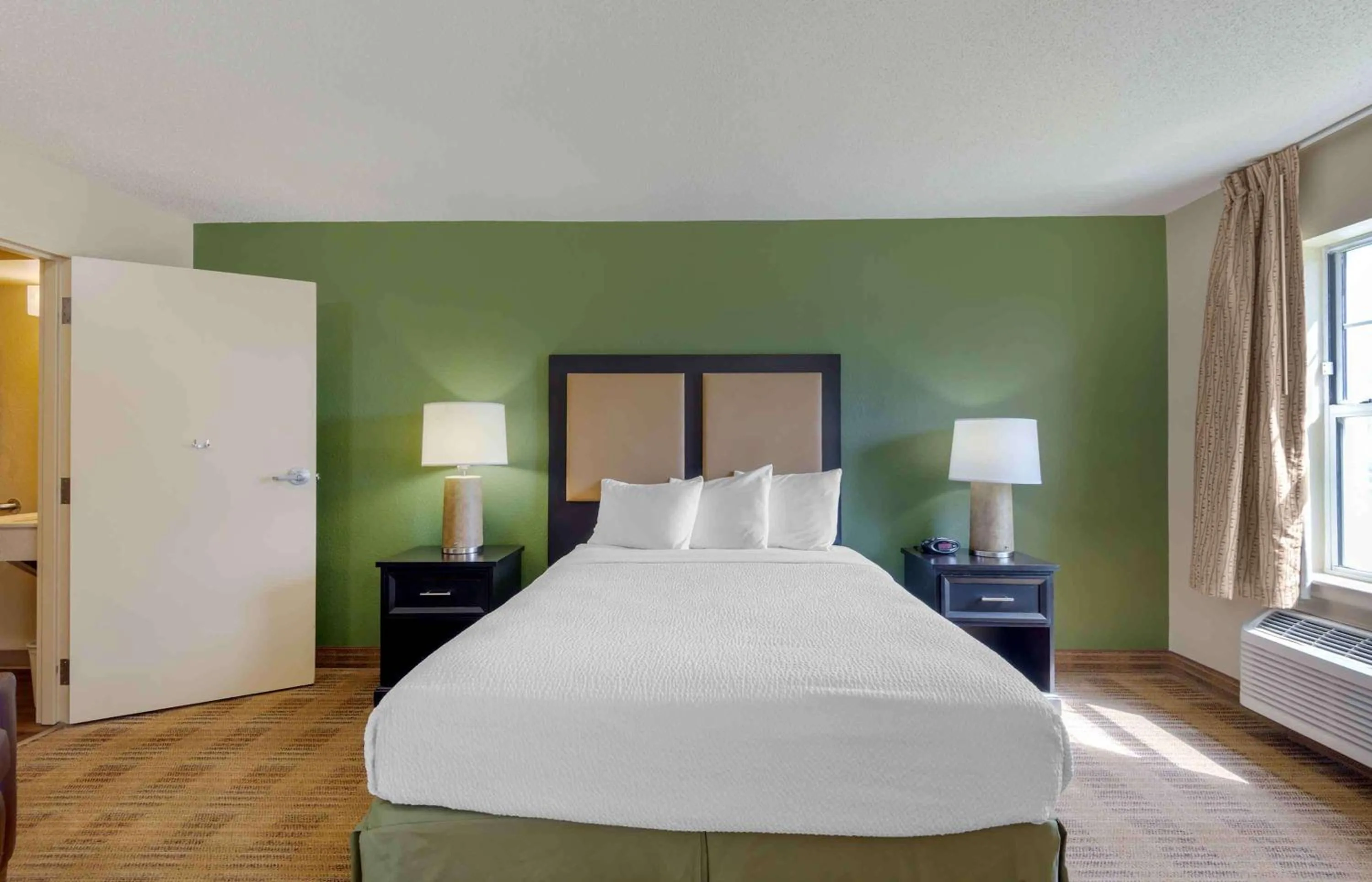 Bedroom, Bed in Extended Stay America Suites - Greensboro - Airport