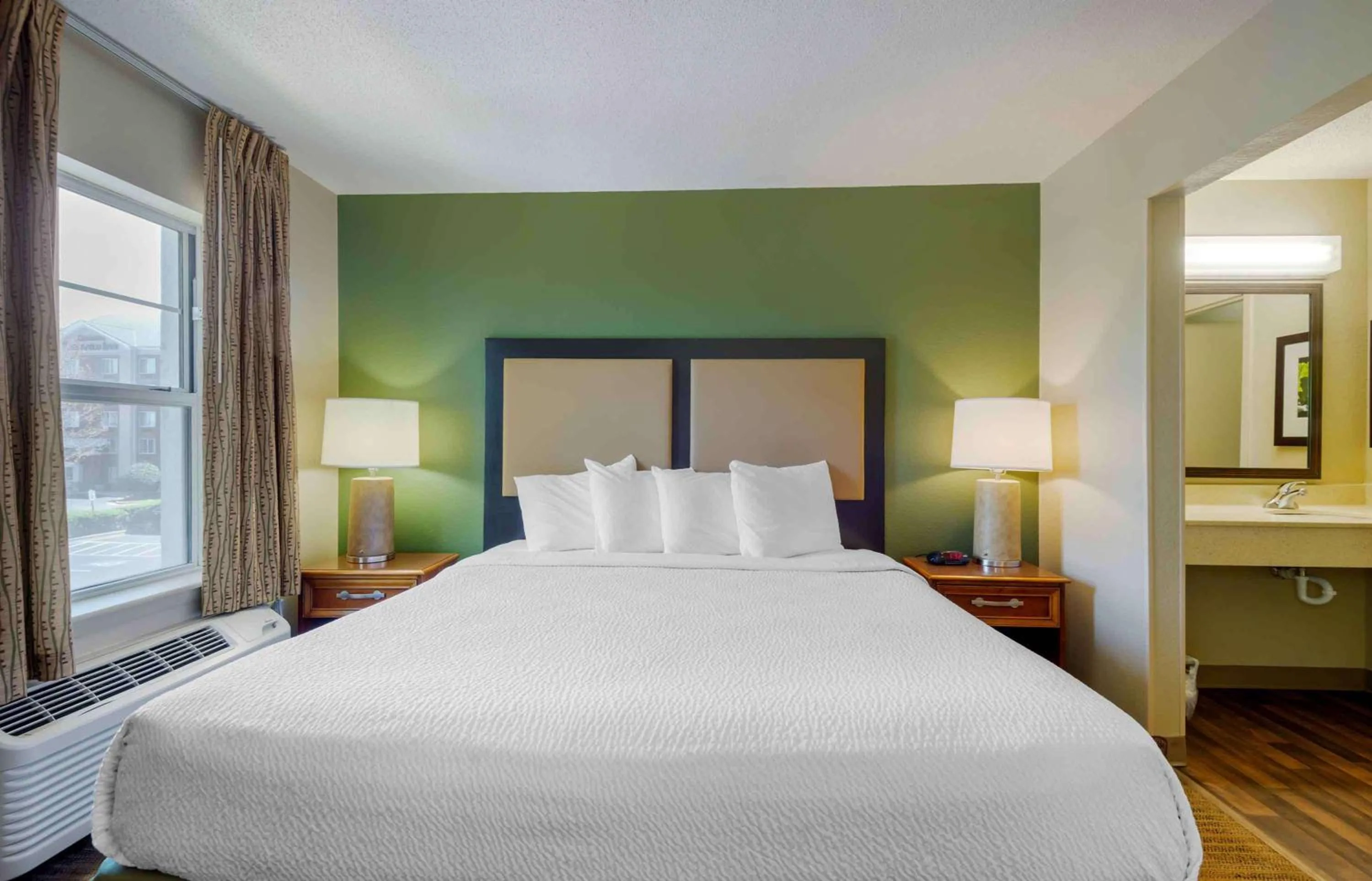 Bedroom, Bed in Extended Stay America Suites - Greensboro - Airport