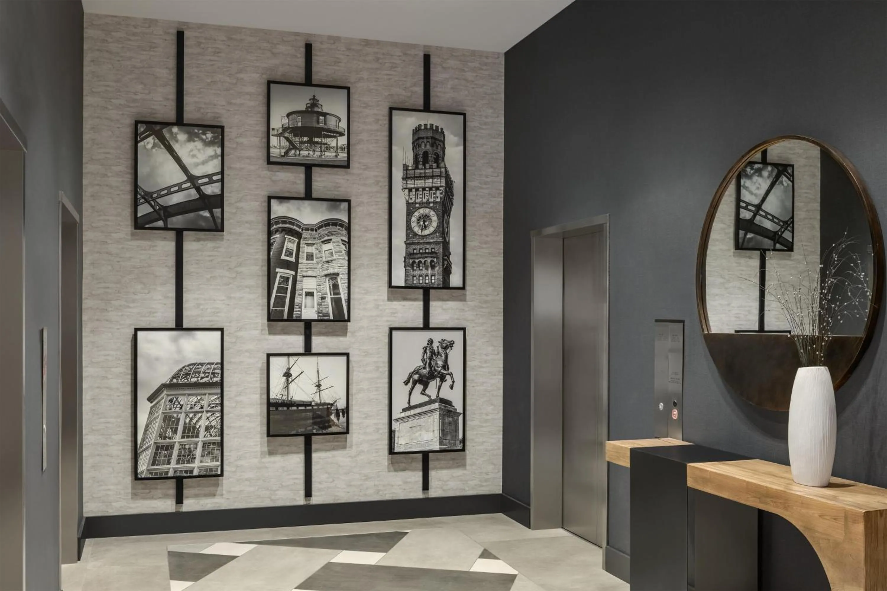 Lobby or reception in Hilton Baltimore BWI Airport