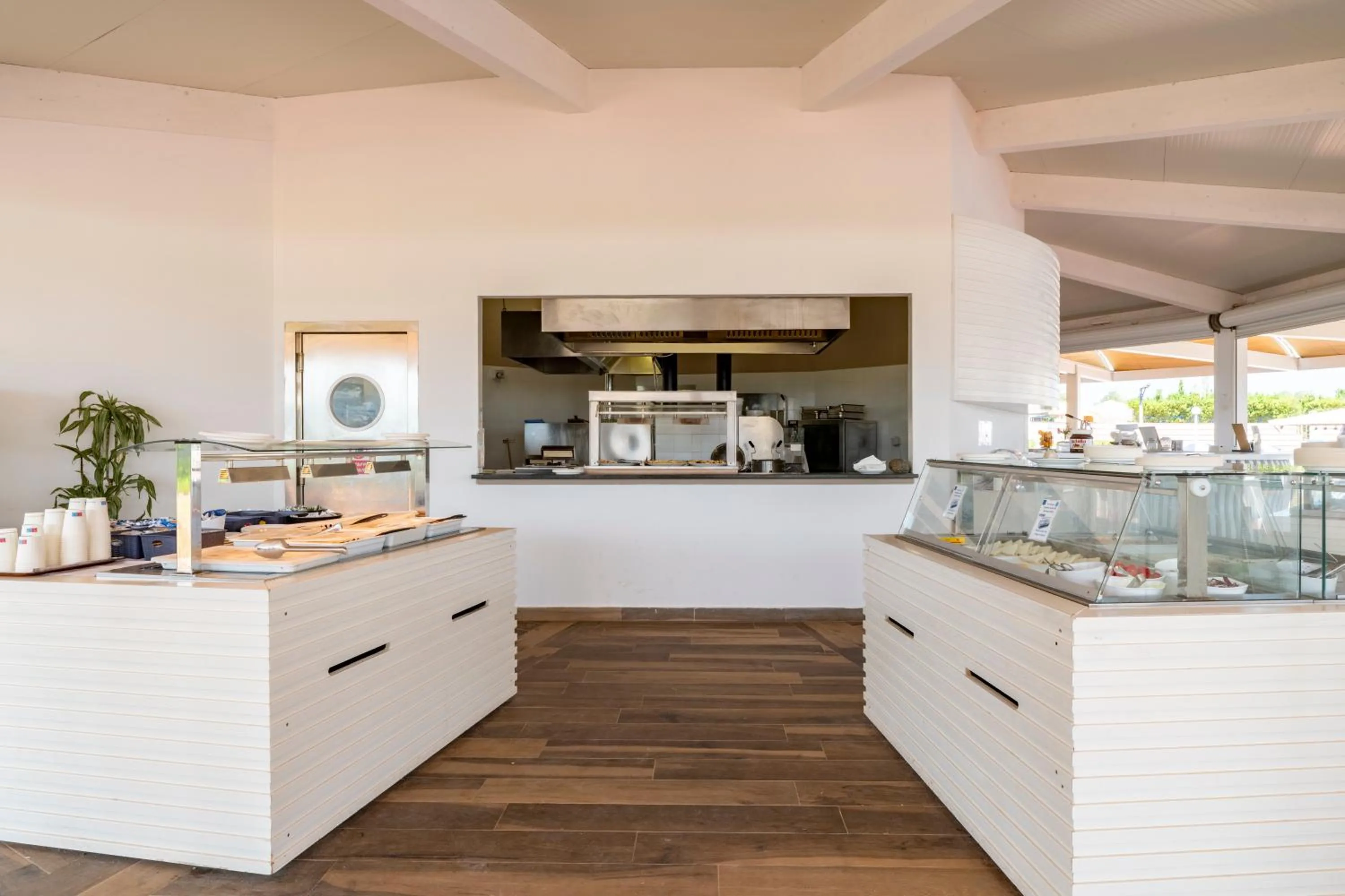 Food and drinks in Hotel Baia di Conte Club & Resort