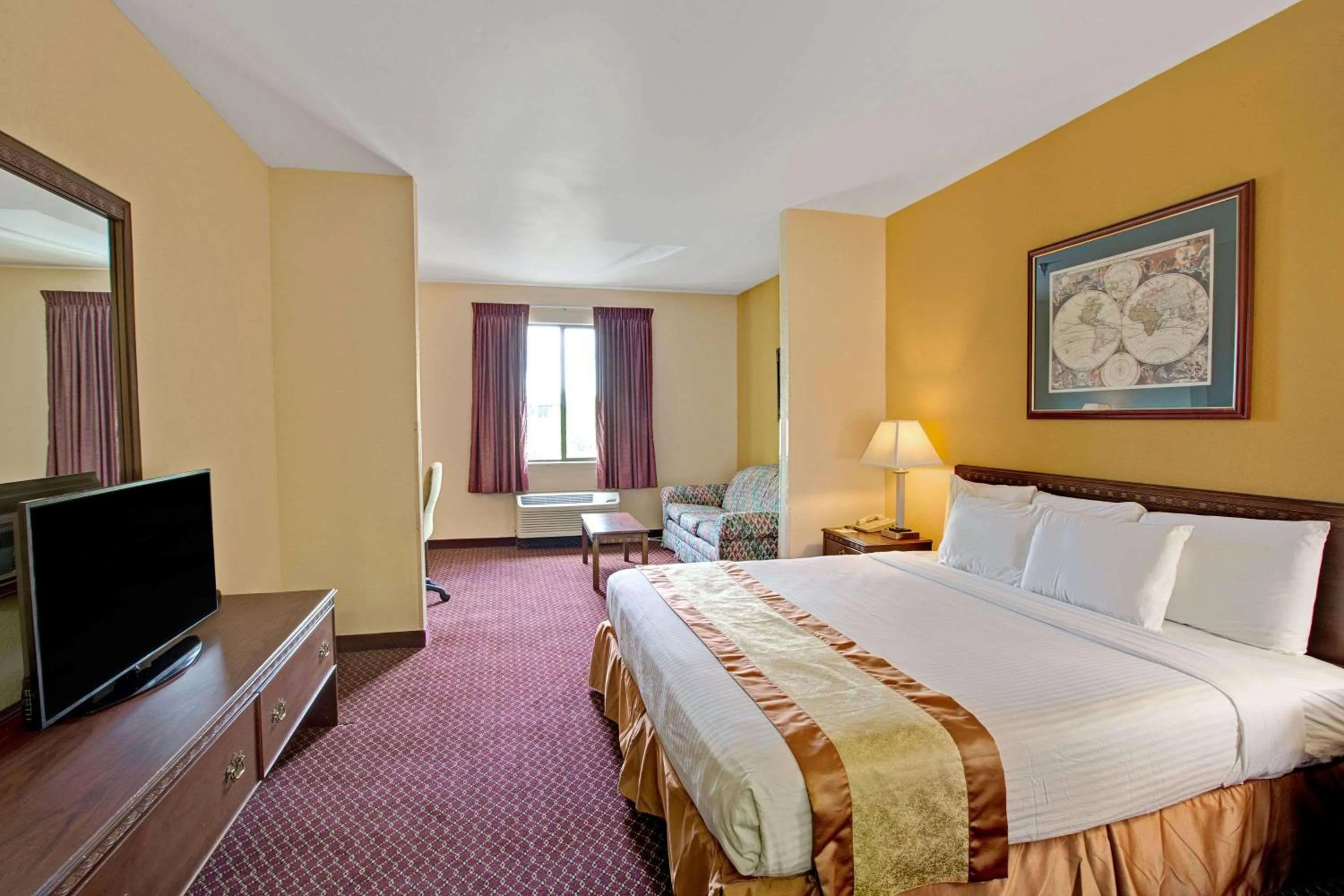 Photo of the whole room, Bed in Days Inn & Suites by Wyndham Hickory