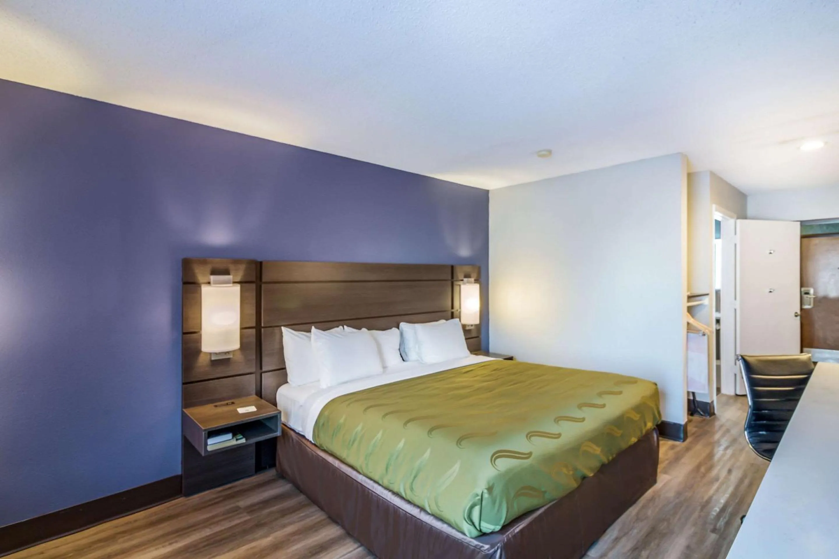 Bed in Quality Inn near MCAS Cherry Point