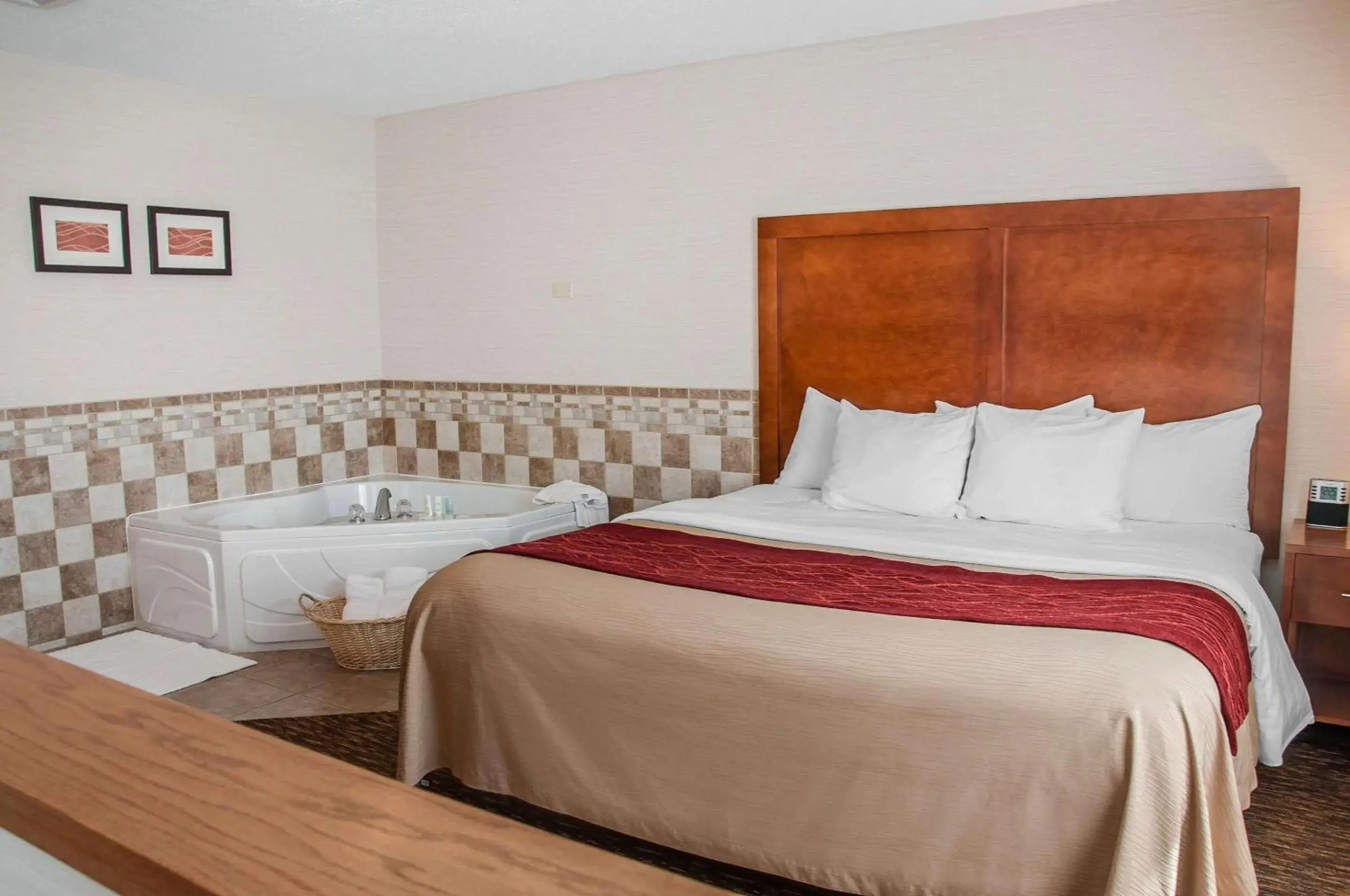 King Suite - Non-Smoking in Comfort Inn Dickinson King Suite - Non-Smoking in Comfort Inn Dickinson