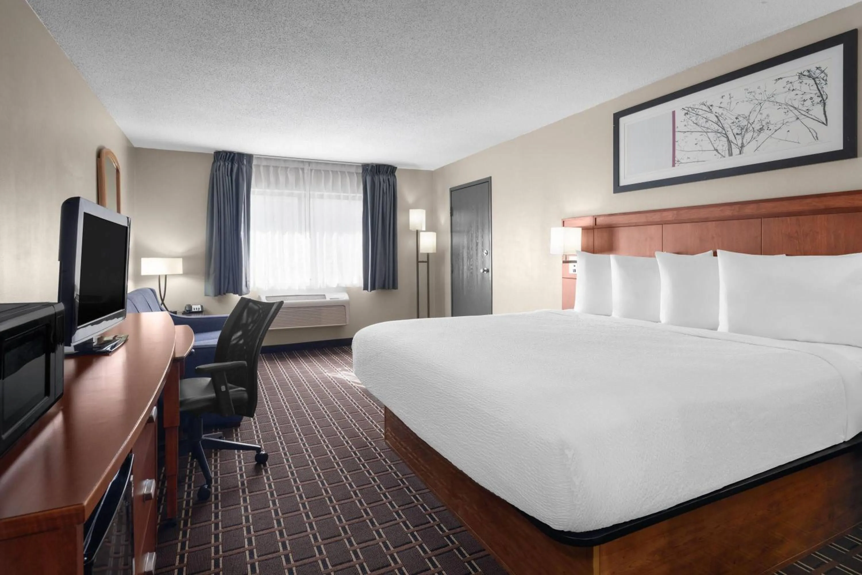 Photo of the whole room, Bed in Travelodge by Wyndham Fargo