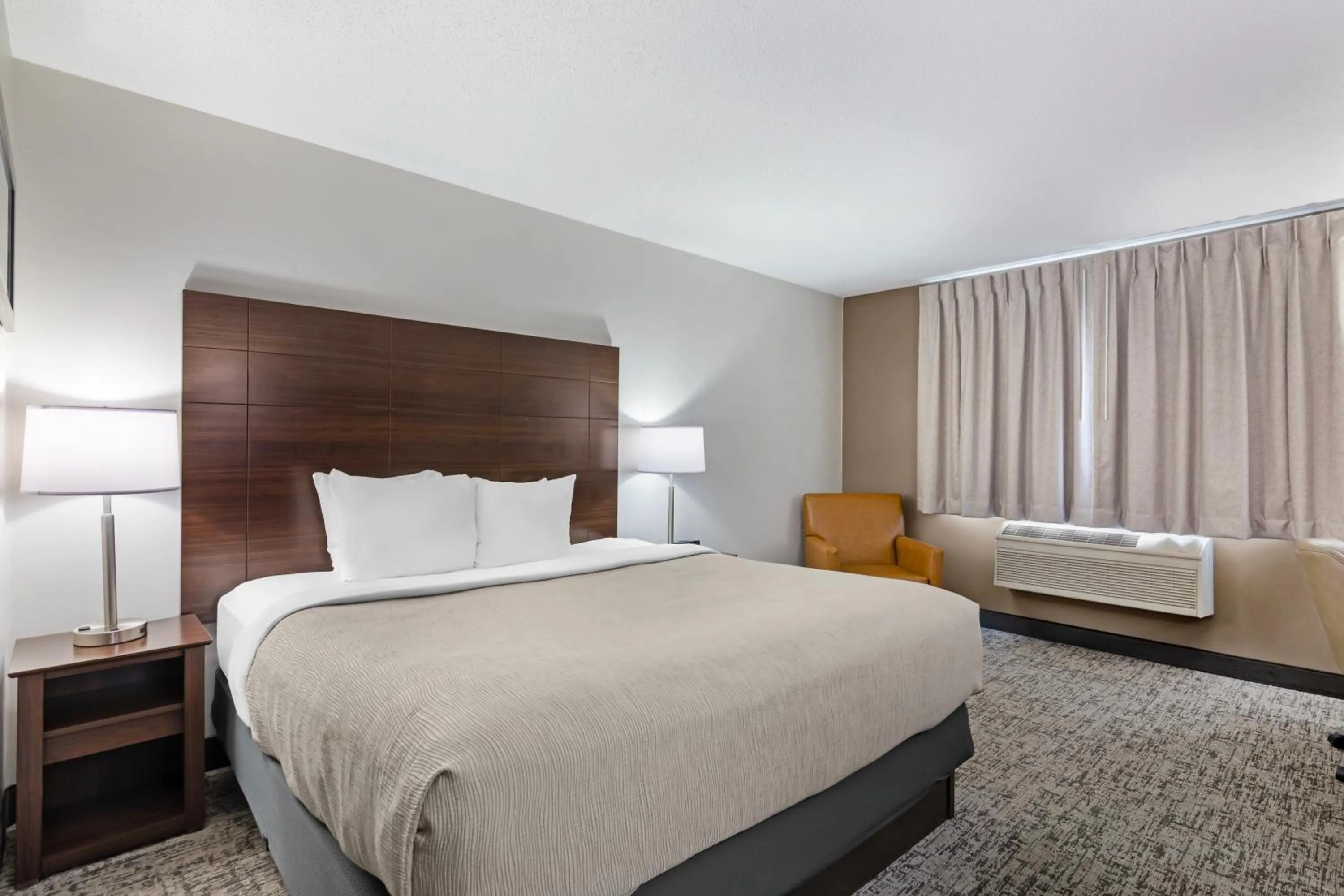 Bed in Quality Inn Columbia Mall