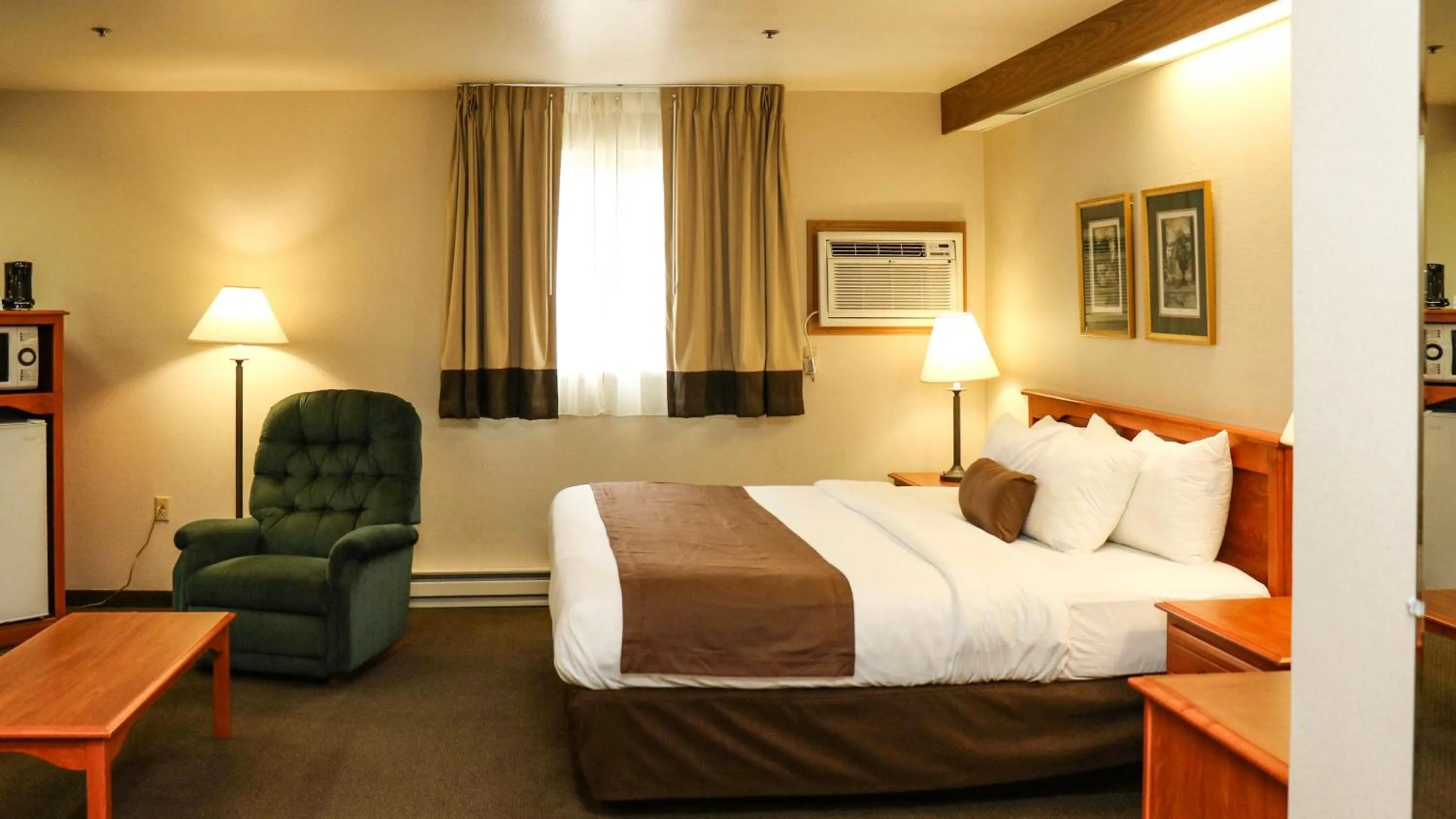 Bedroom, Bed in Motel 6 Minot, ND