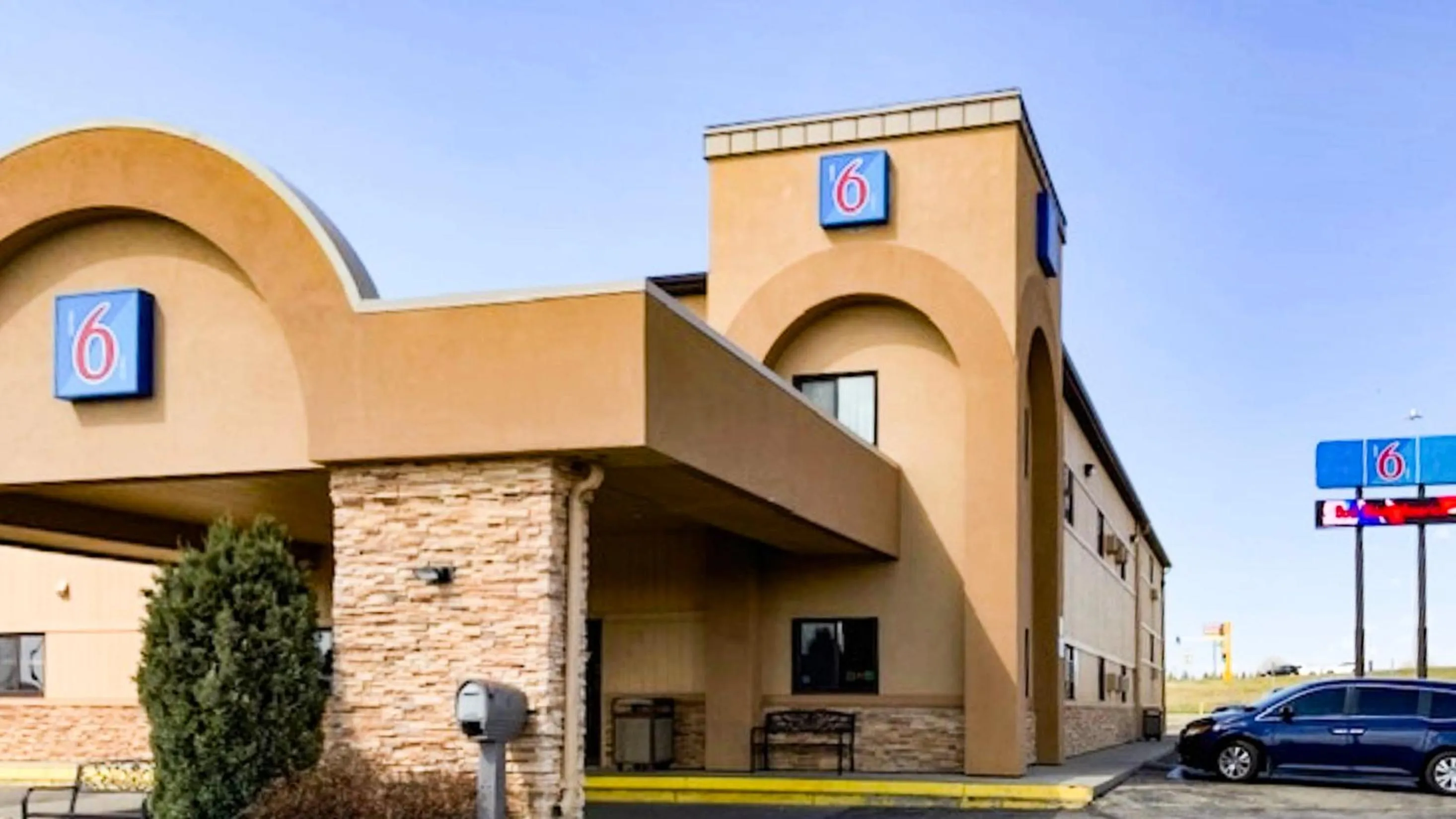 Property building in Motel 6 Minot, ND