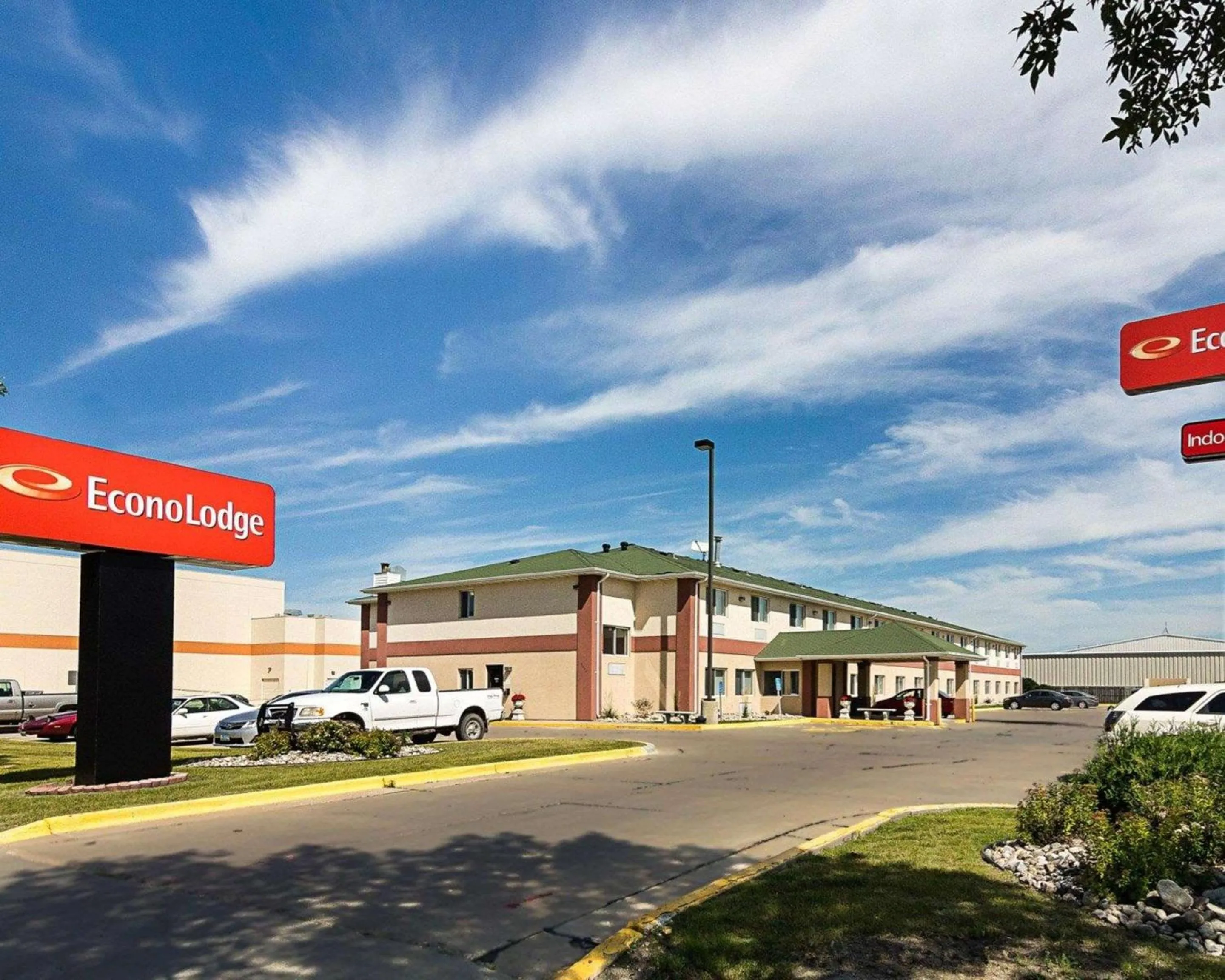 Property building in Econo Lodge Fargo - West Acres