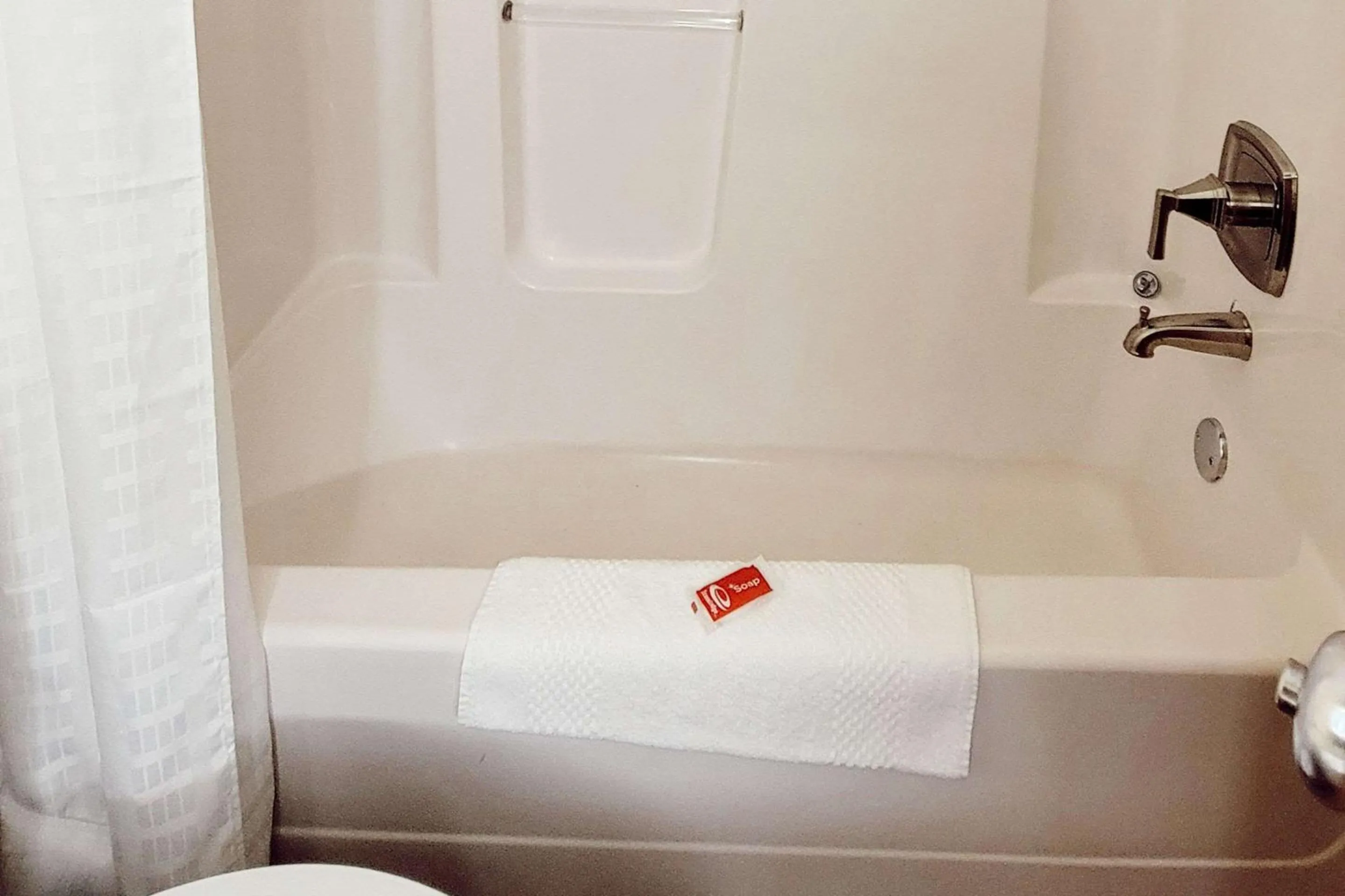 Bedroom in Econo Lodge Fargo - West Acres