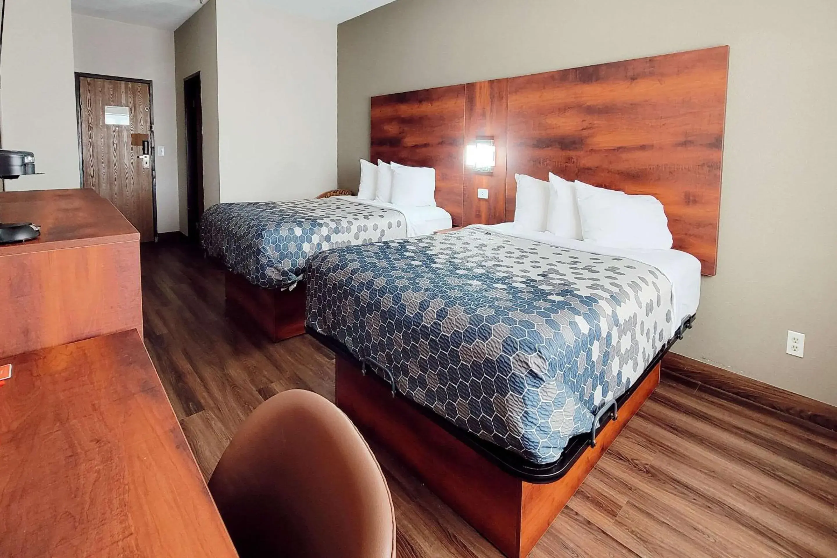 Quadruple Room with Two Queen Beds - Non Smoking in Econo Lodge Quadruple Room with Two Queen Beds - Non Smoking in Econo Lodge