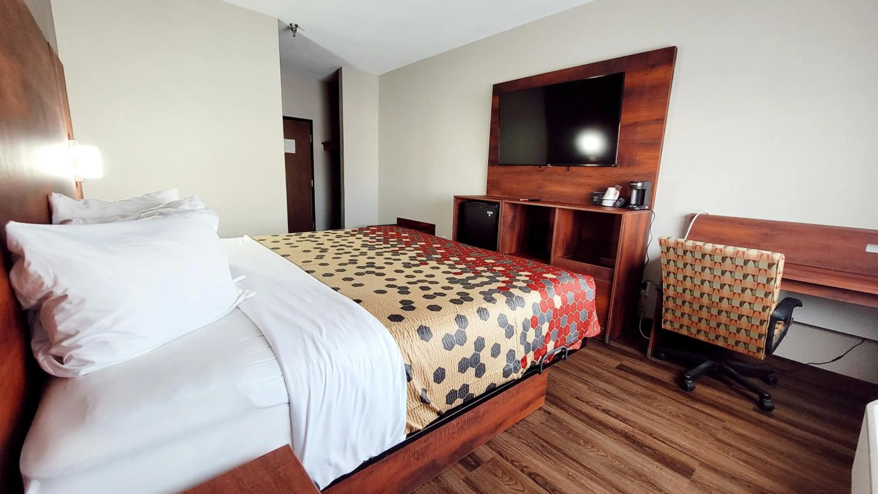 Bed in Econo Lodge Fargo - West Acres