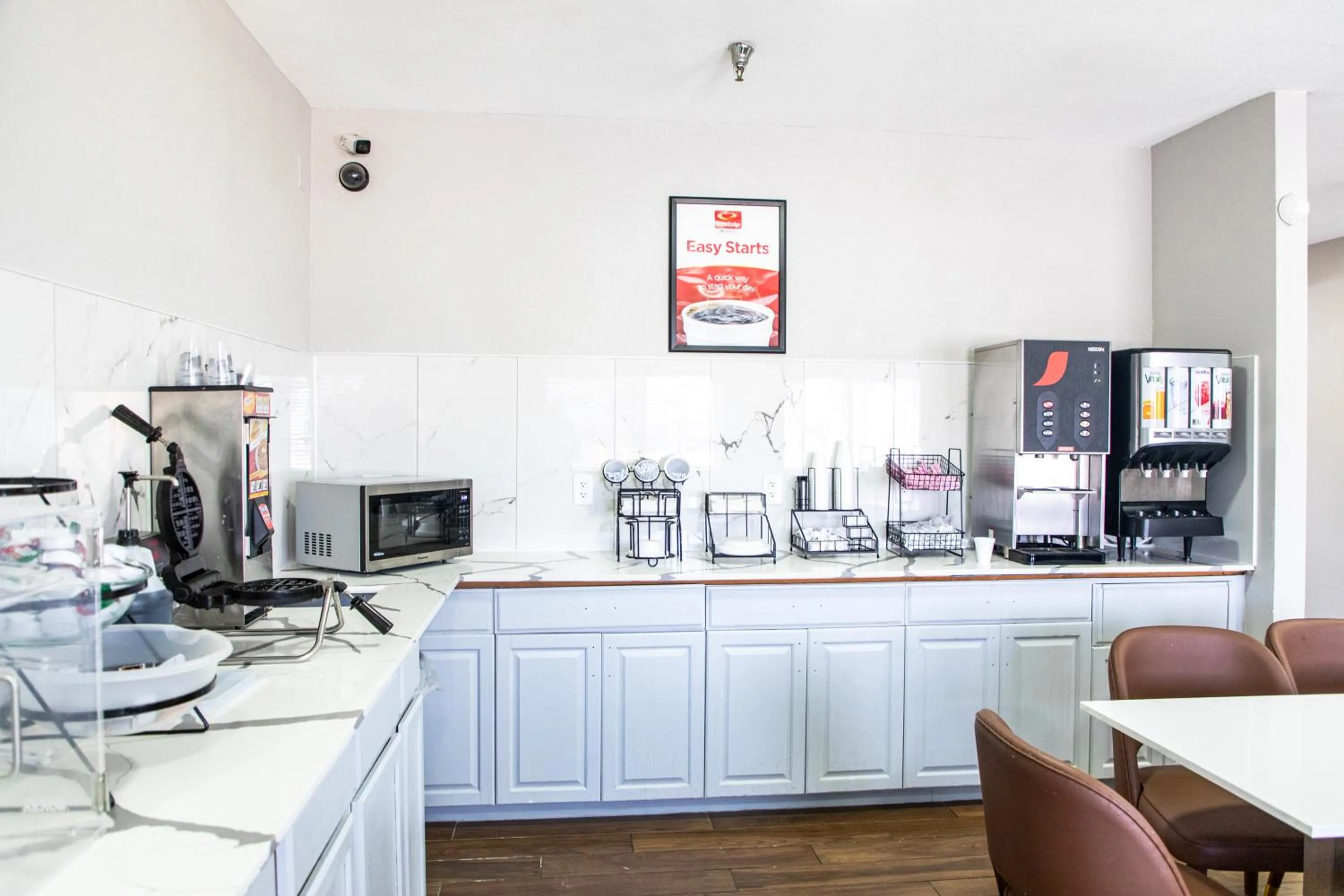 Breakfast in Econo Lodge Fargo - West Acres