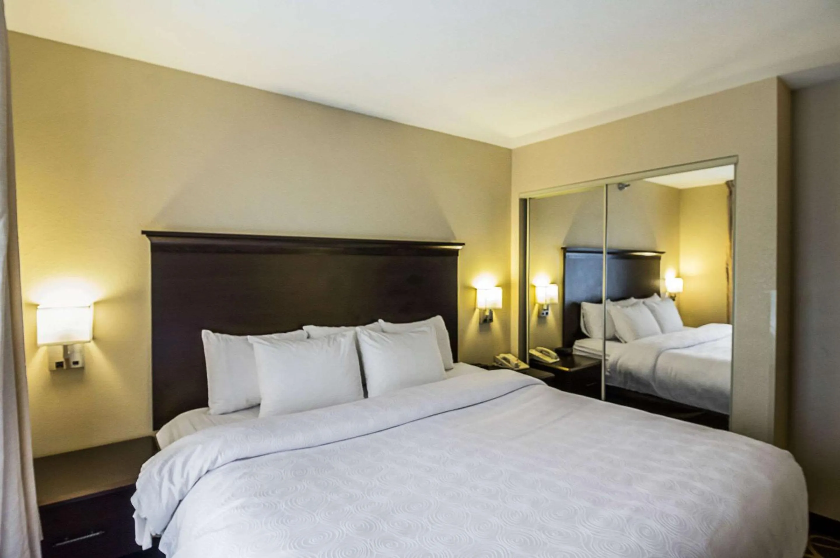 Bedroom, Bed in MainStay Suites Fargo - I-94 Medical Center