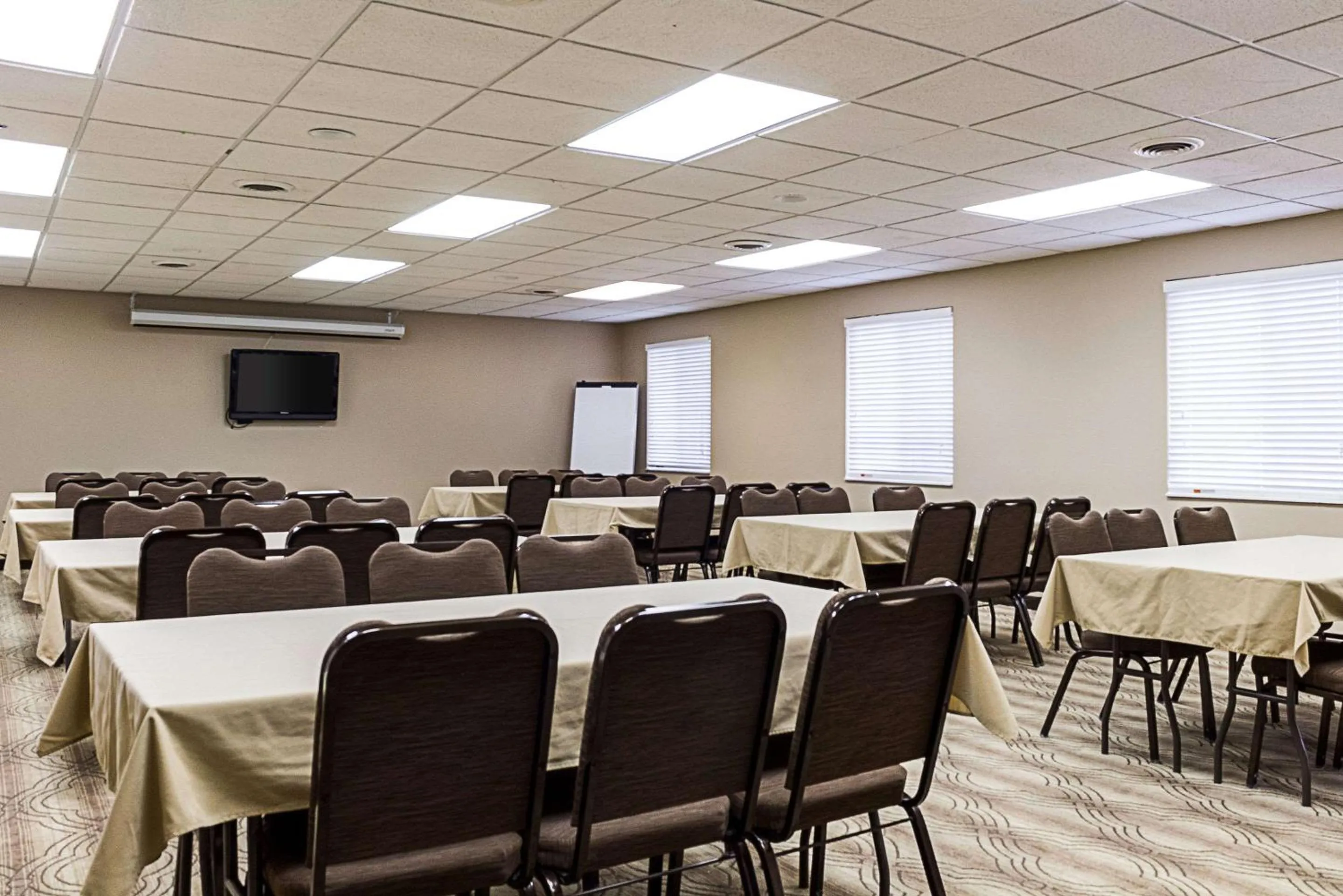 Meeting/conference room in MainStay Suites Fargo - I-94 Medical Center