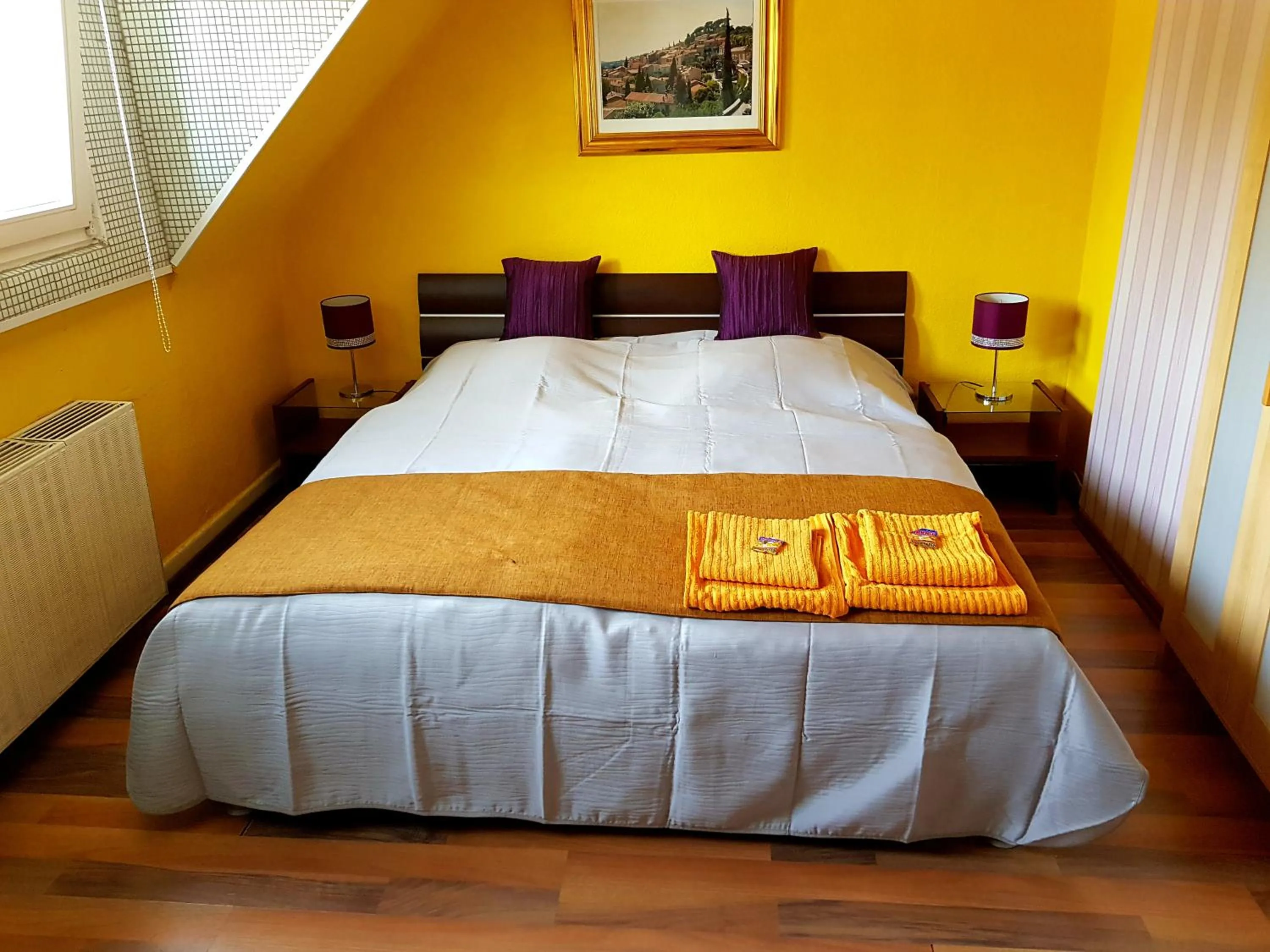 Photo of the whole room, Bed in StayInCologne