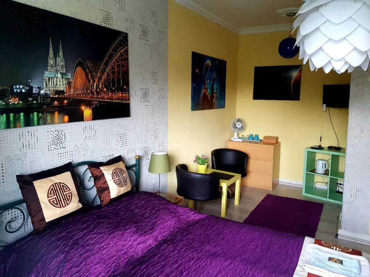 Double Room with Shared Bathroom in StayInCologne Double Room with Shared Bathroom in StayInCologne