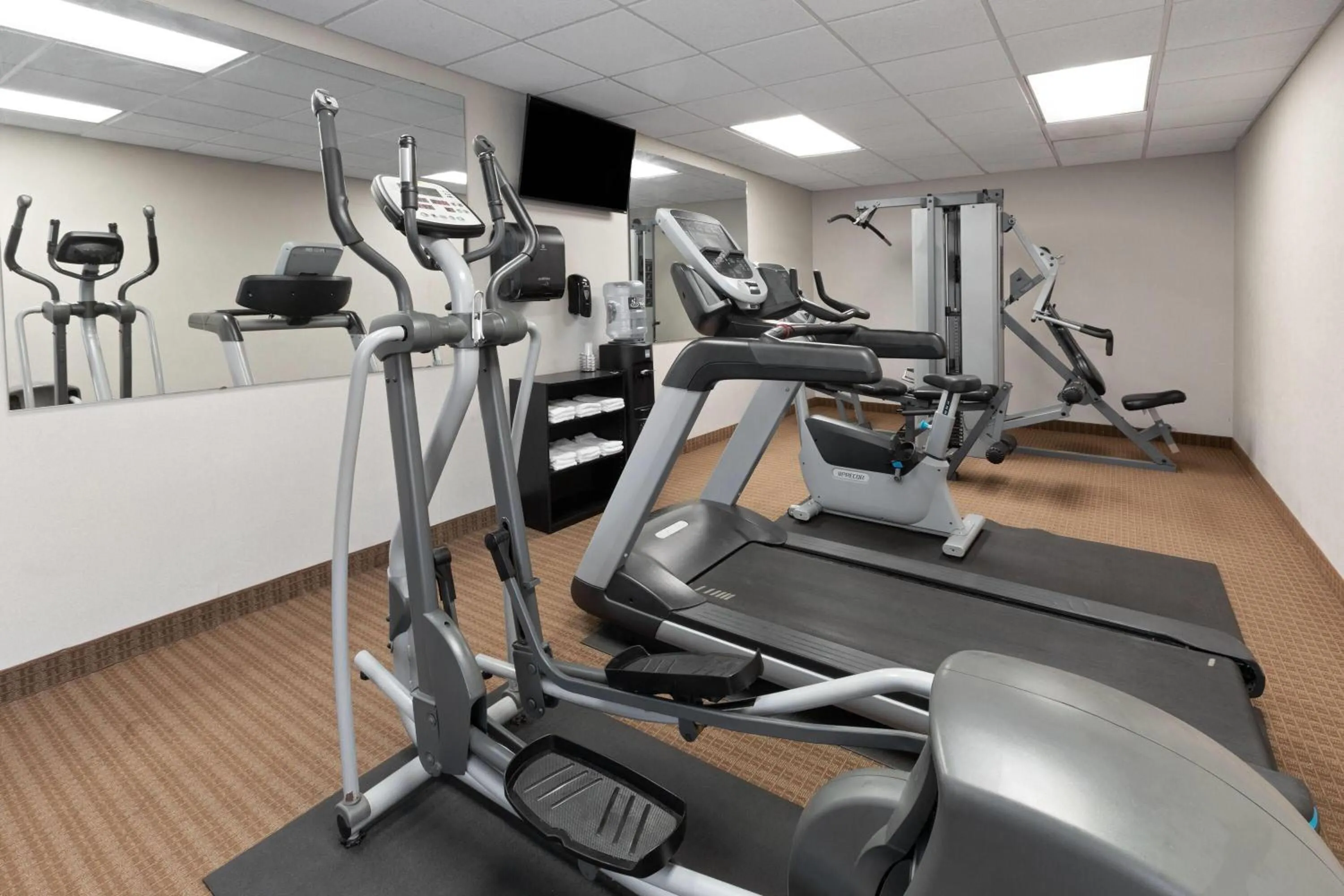 Fitness centre/facilities in Baymont by Wyndham Jamestown Conference Center & Water Park