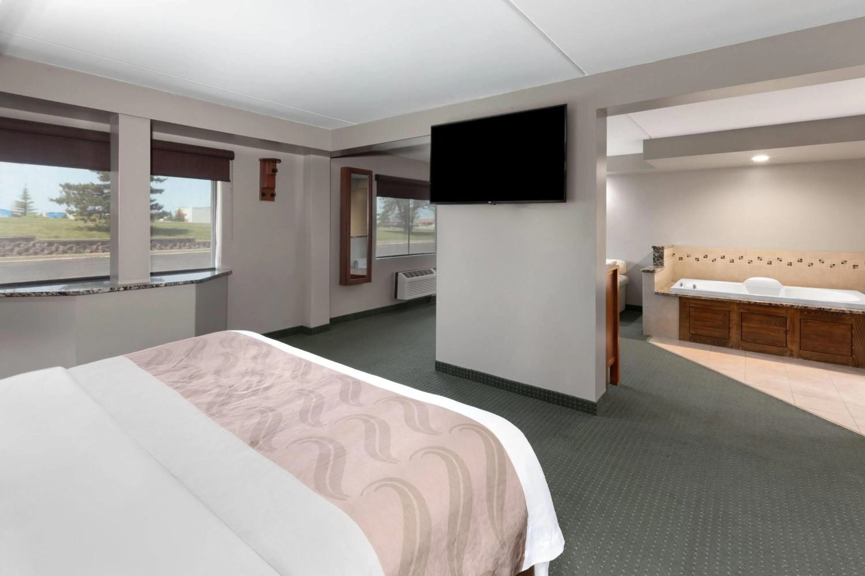 Bath, Bed in Baymont by Wyndham Jamestown Conference Center & Water Park