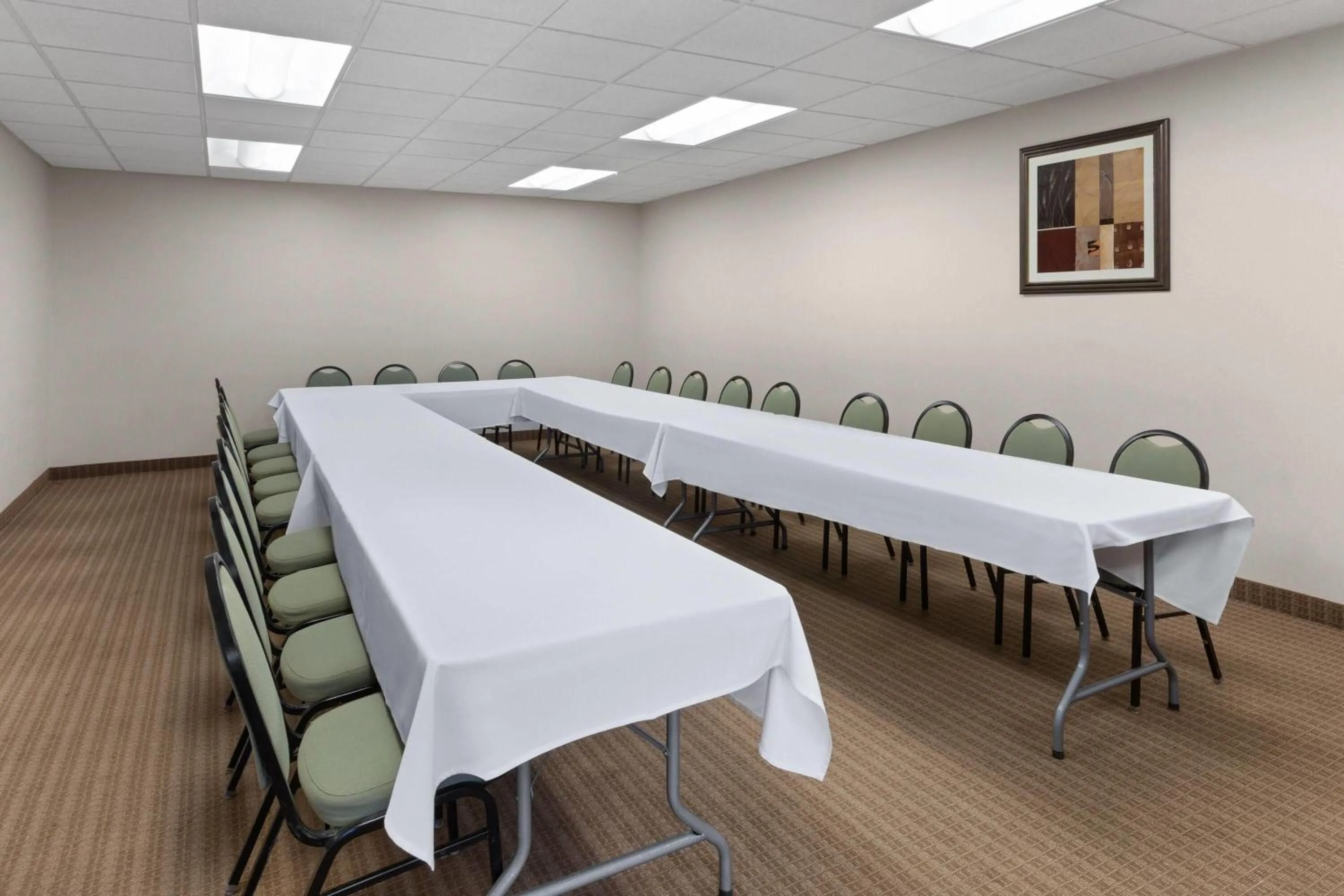Meeting/conference room in Baymont by Wyndham Jamestown Conference Center & Water Park