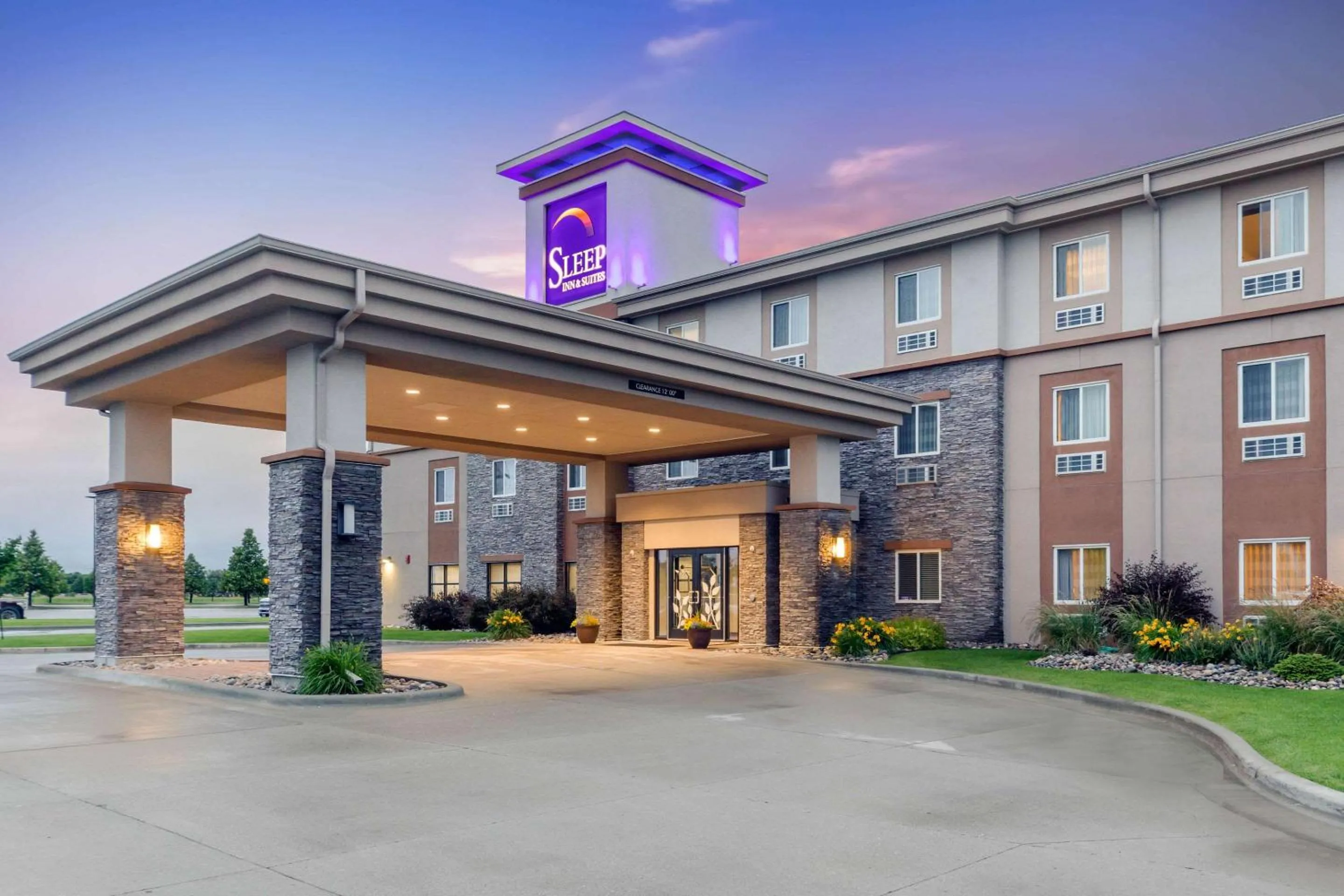 Property building in Sleep Inn & Suites Grand Forks Near Alerus Center