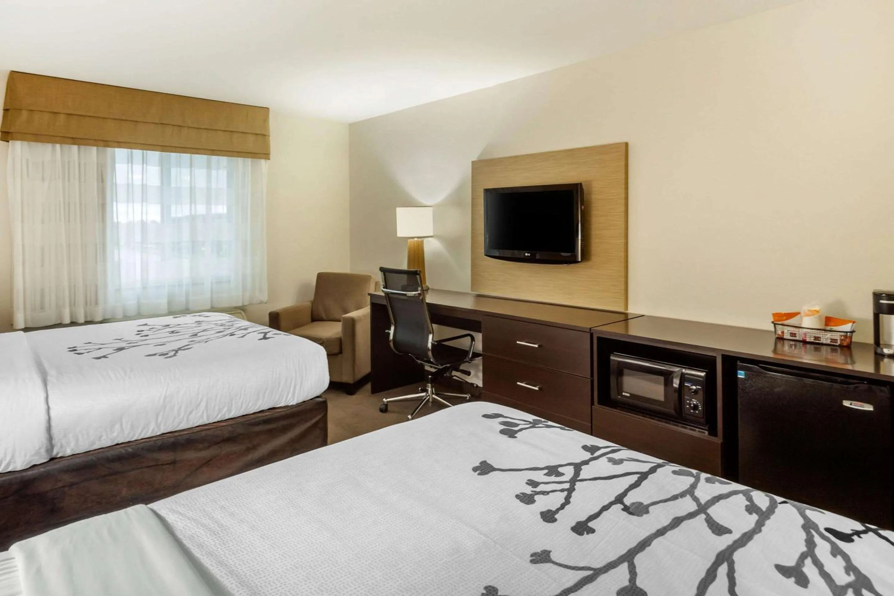 Bedroom, Bed in Sleep Inn & Suites Grand Forks Near Alerus Center