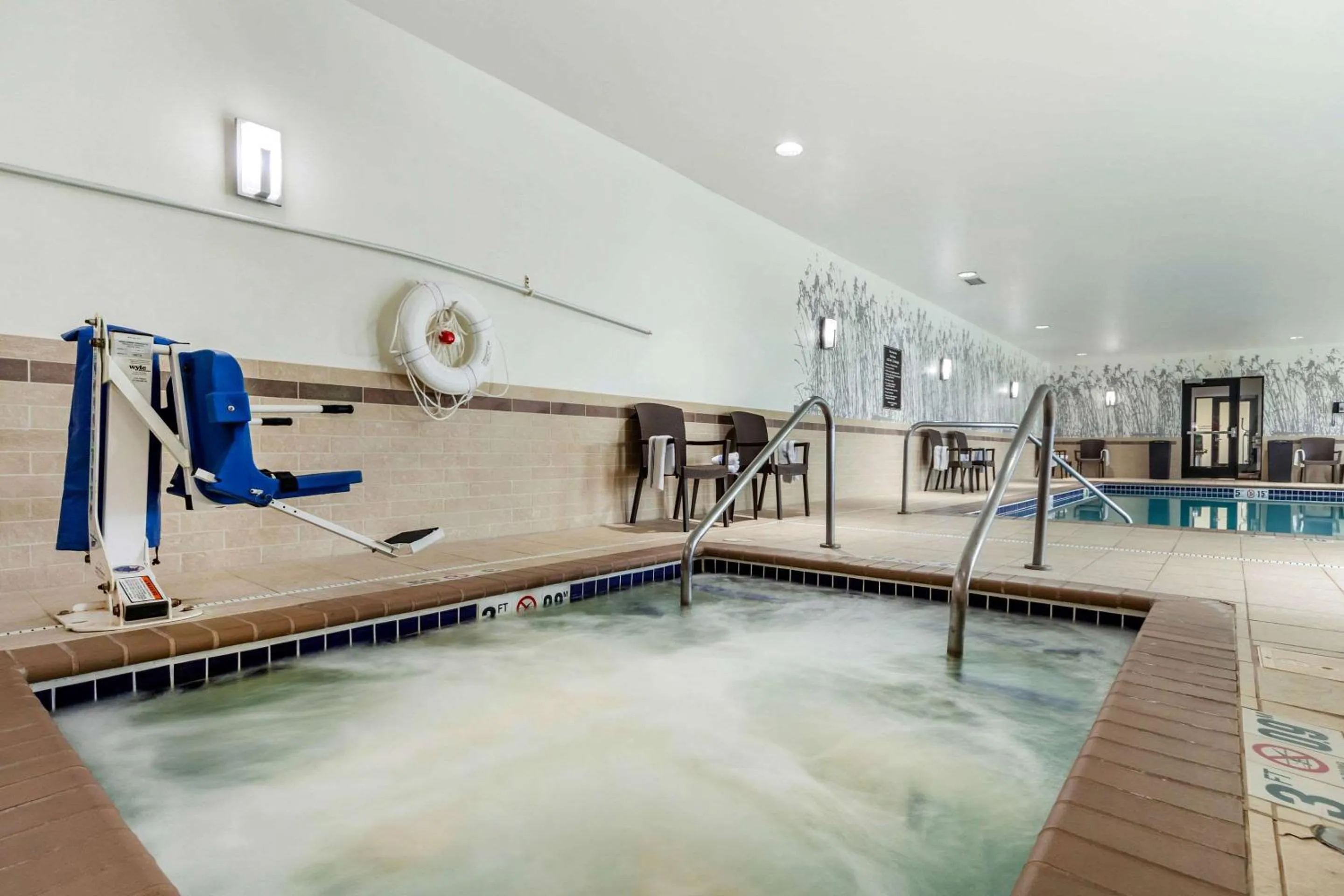 Swimming pool in Sleep Inn & Suites Grand Forks Near Alerus Center