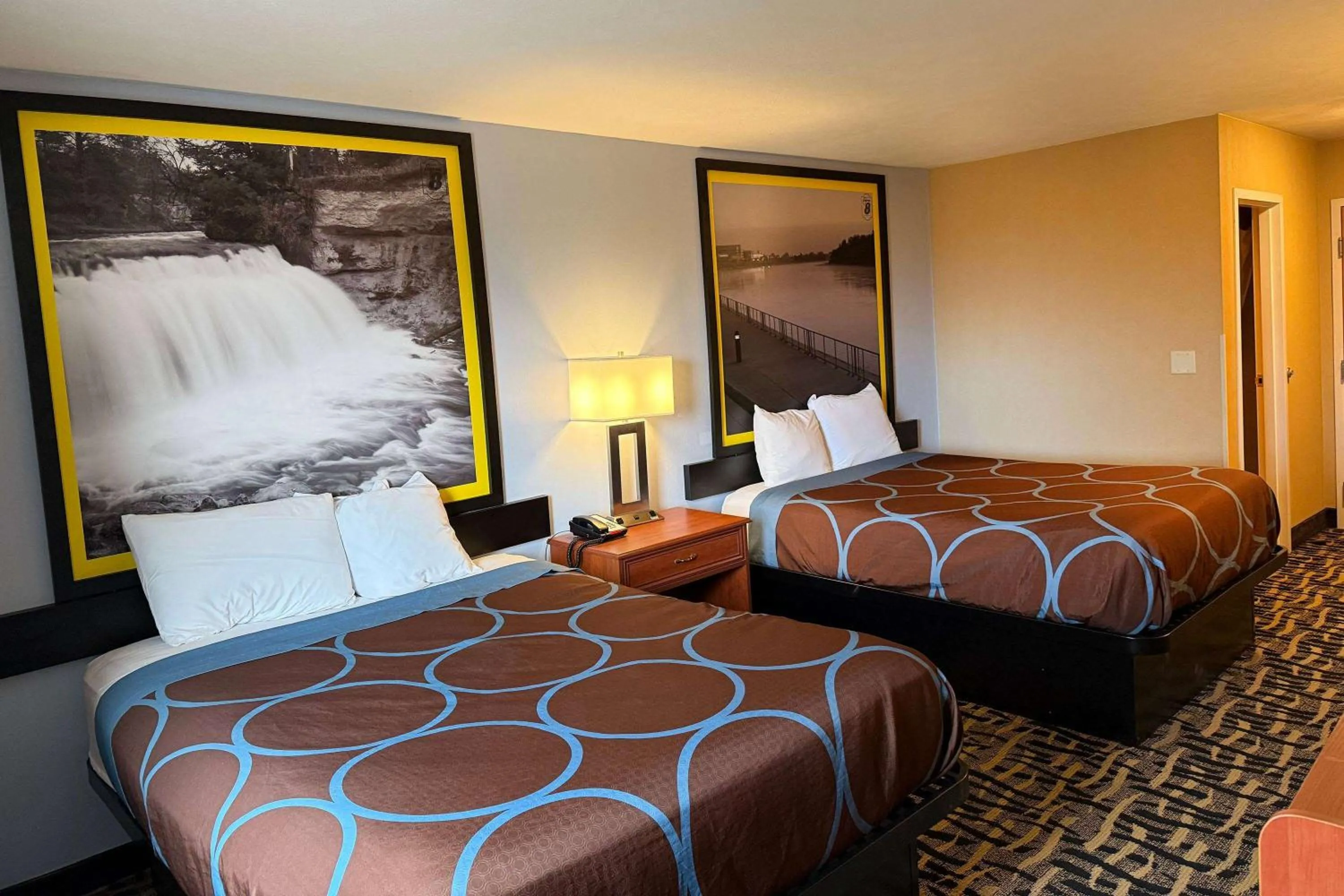 Photo of the whole room, Bed in Super 8 by Wyndham Cozad