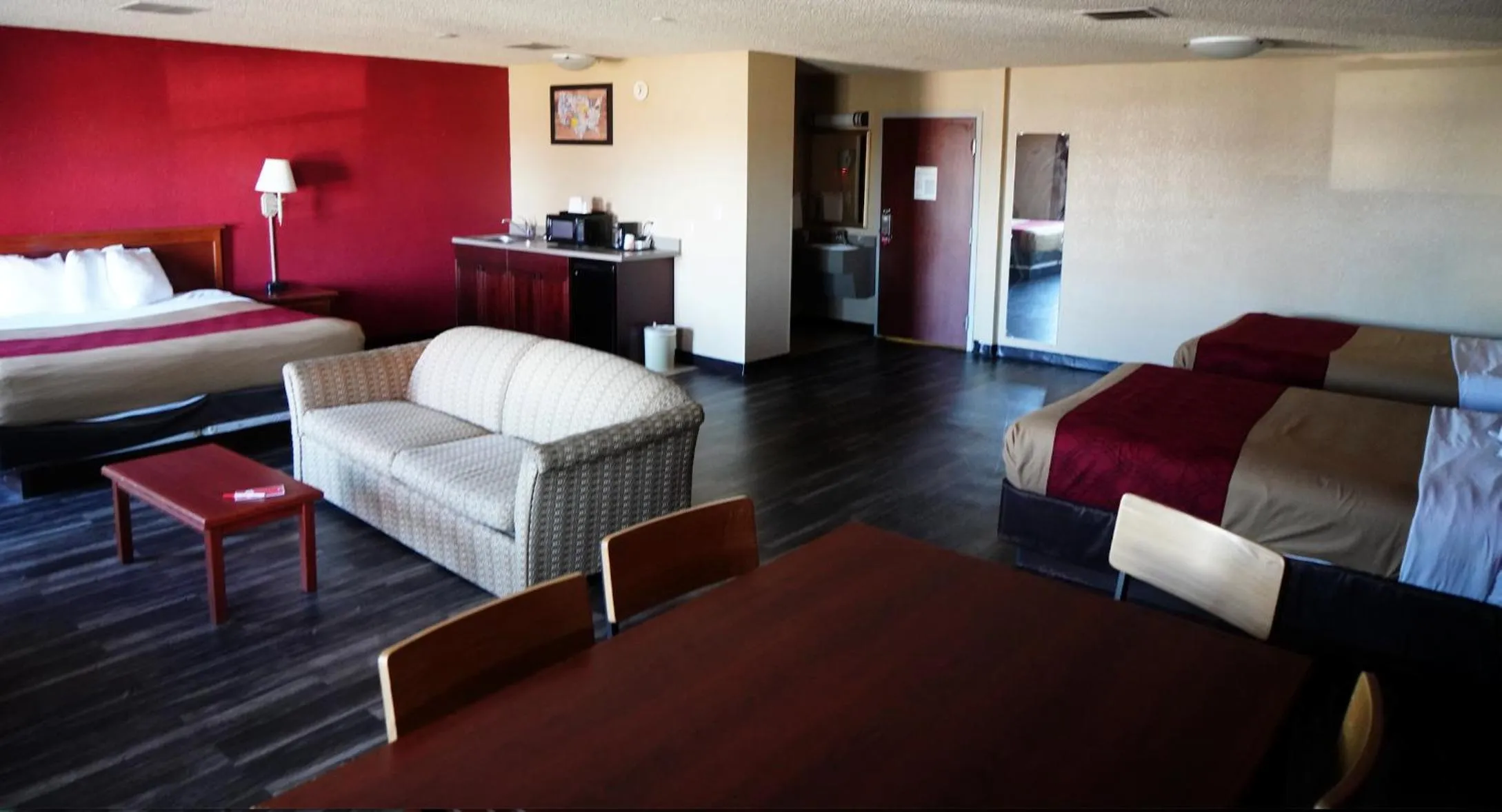 Photo of the whole room, Bed in Econo Lodge Inn & Suites