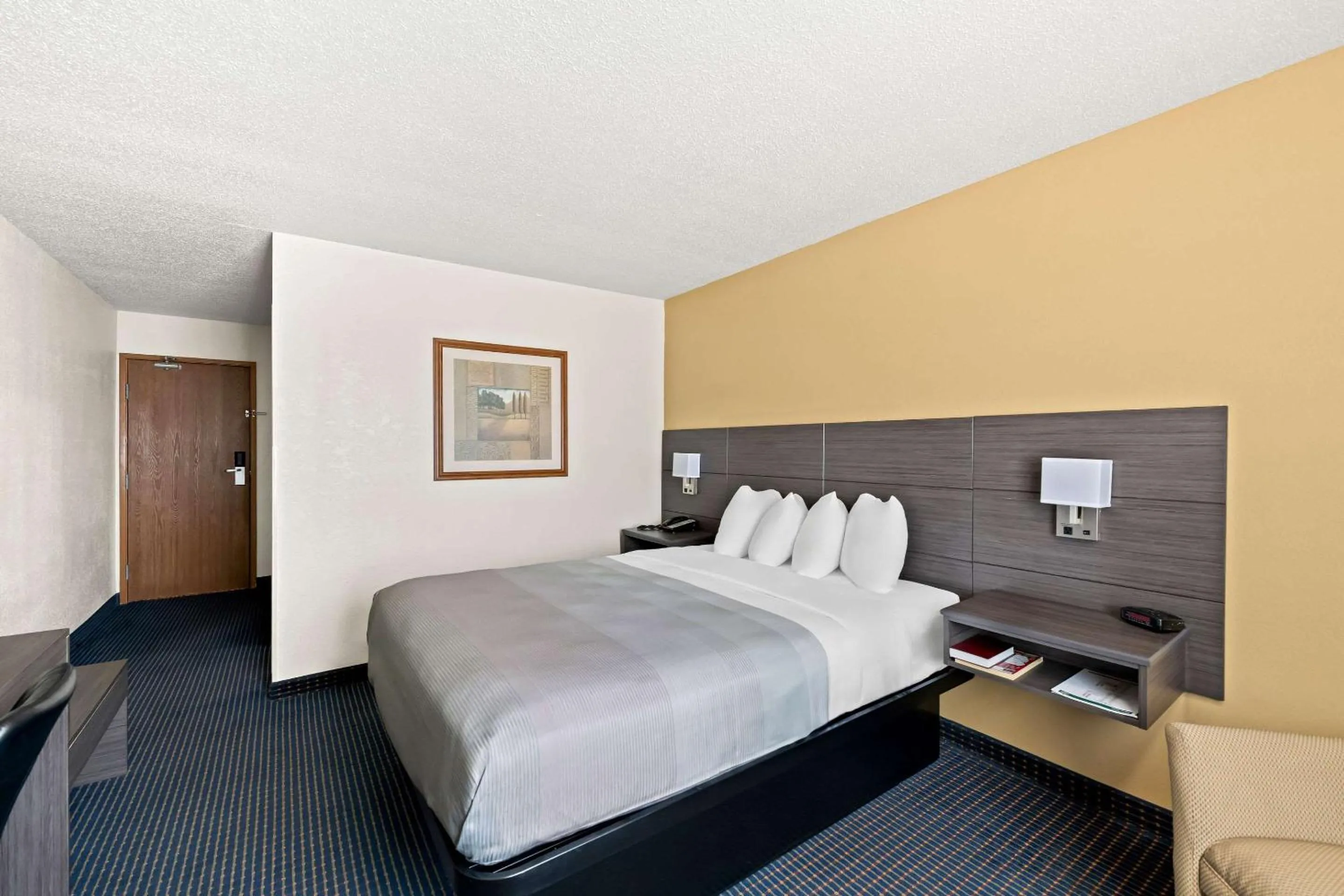 Bedroom, Bed in Quality Inn