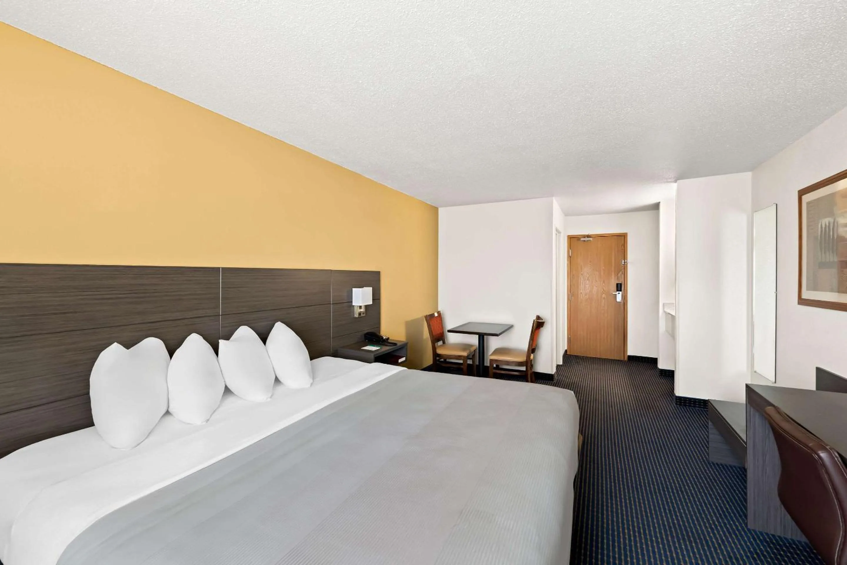 Bedroom, Bed in Quality Inn