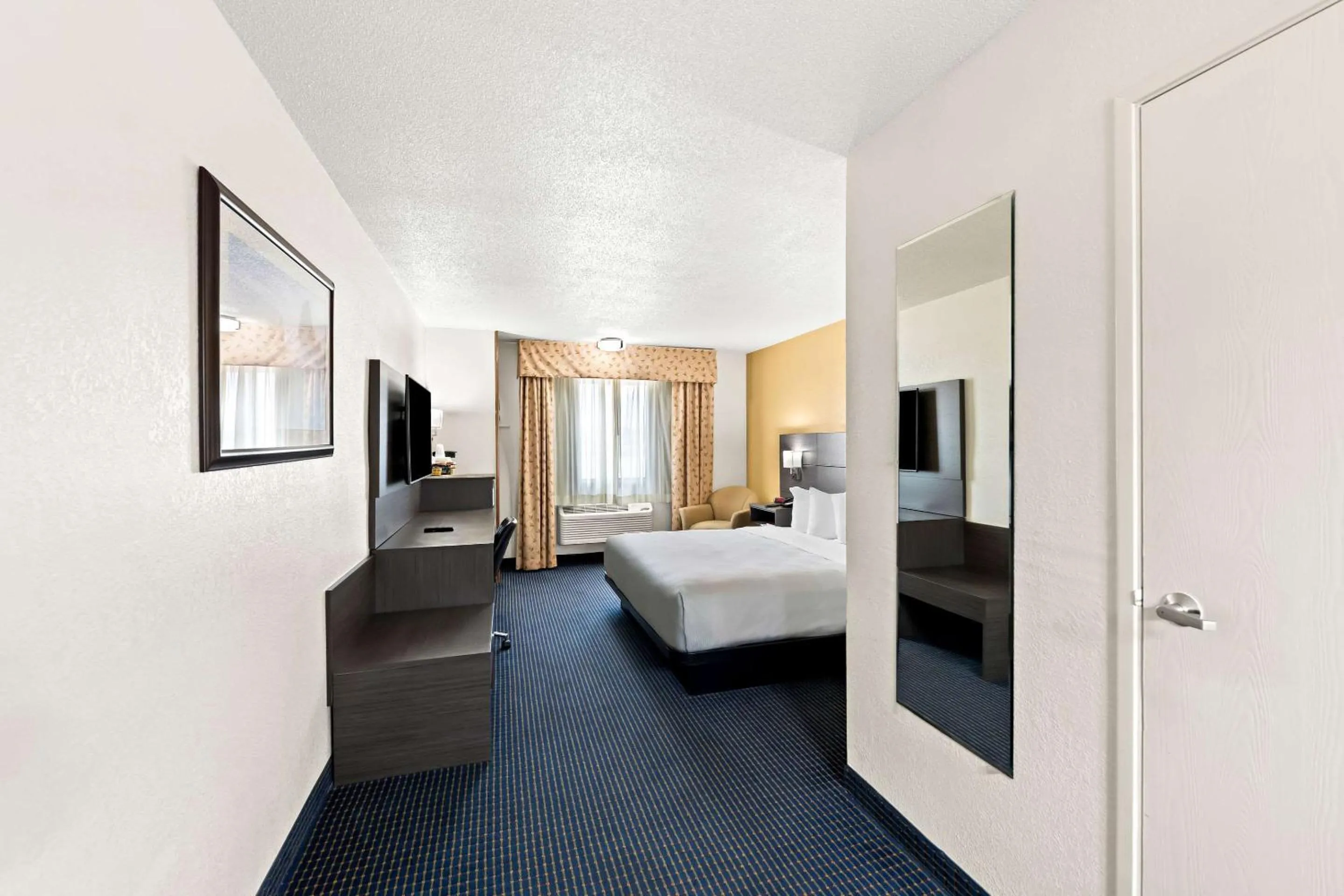 Bedroom, Bed in Quality Inn